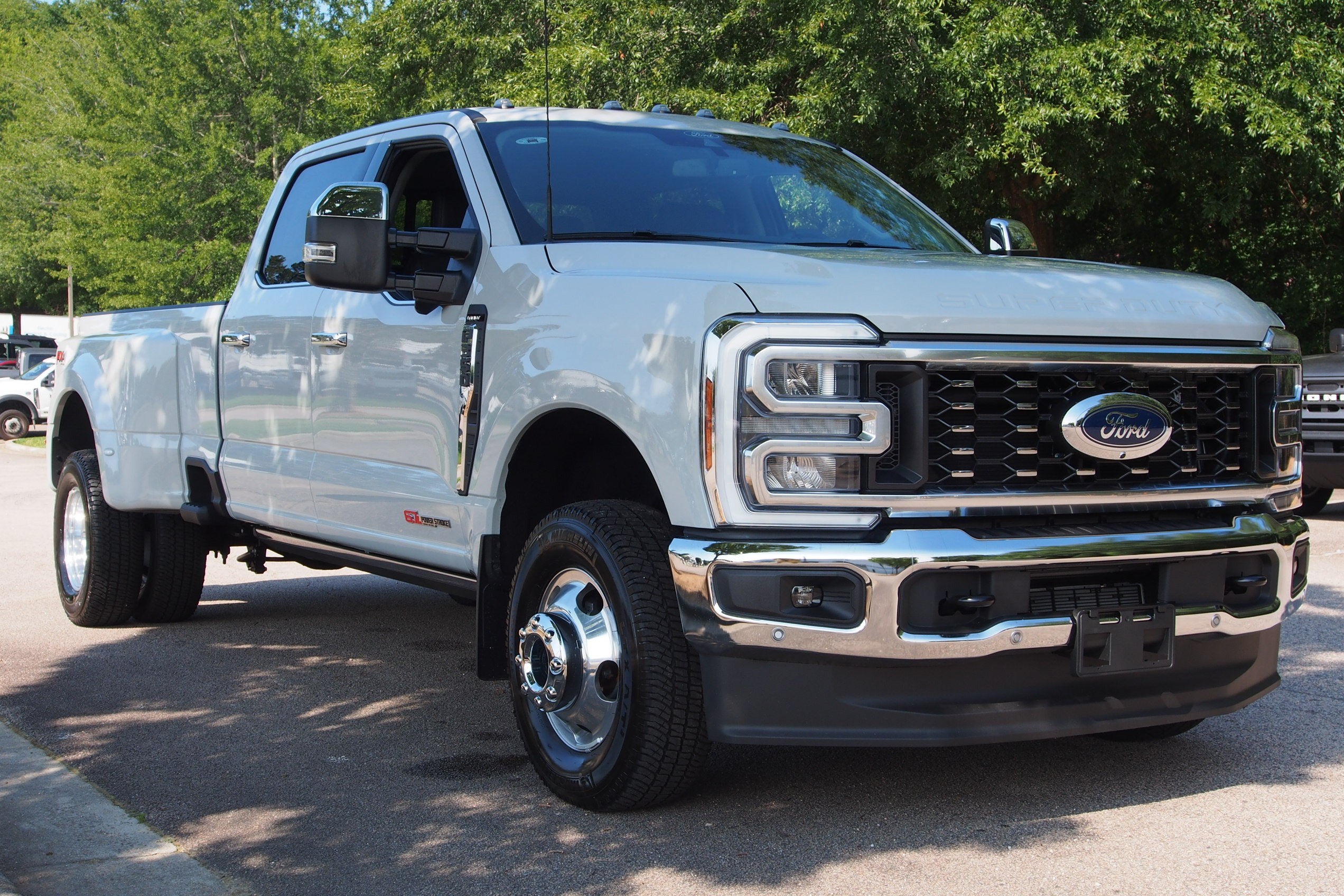 2026 Ford Super Duty F-350 DRW LARIAT