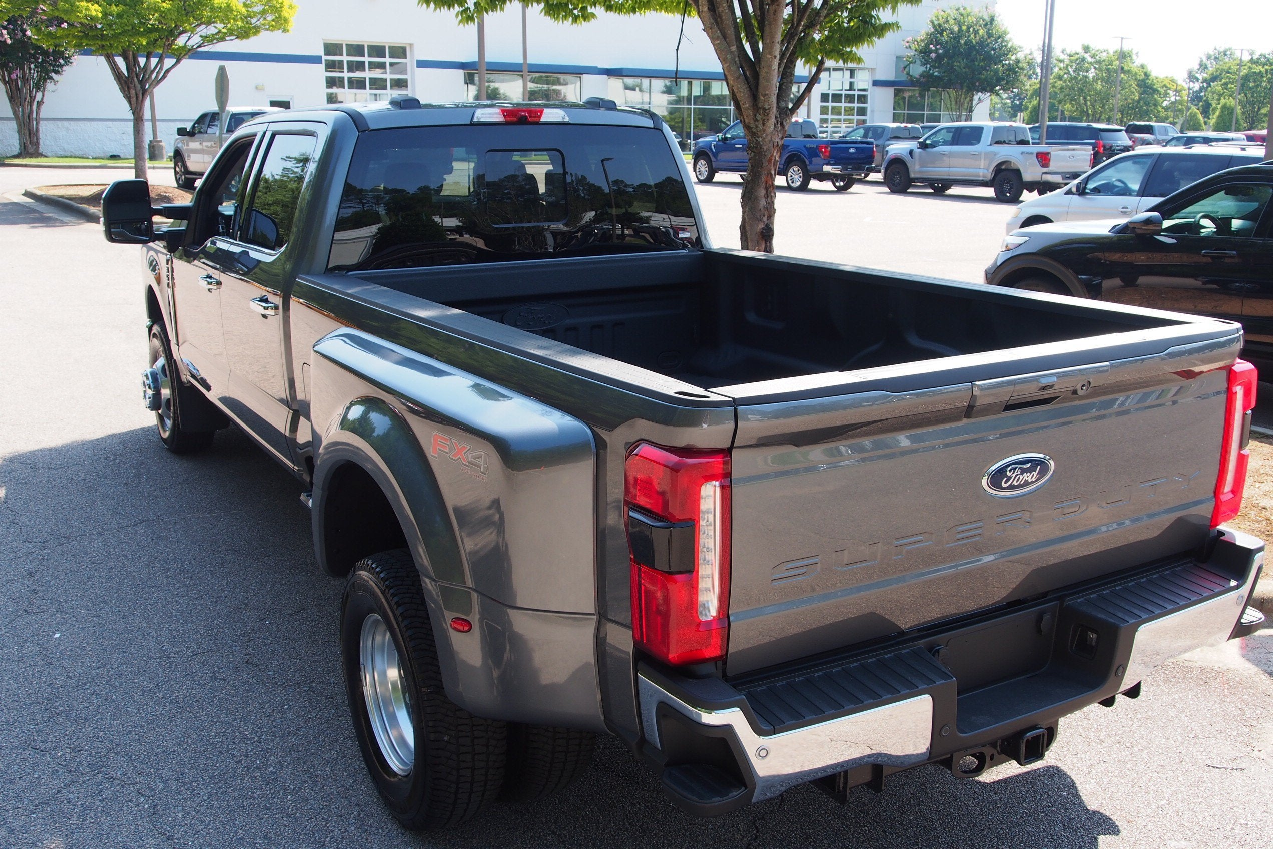 2026 Ford Super Duty F-350 DRW LARIAT
