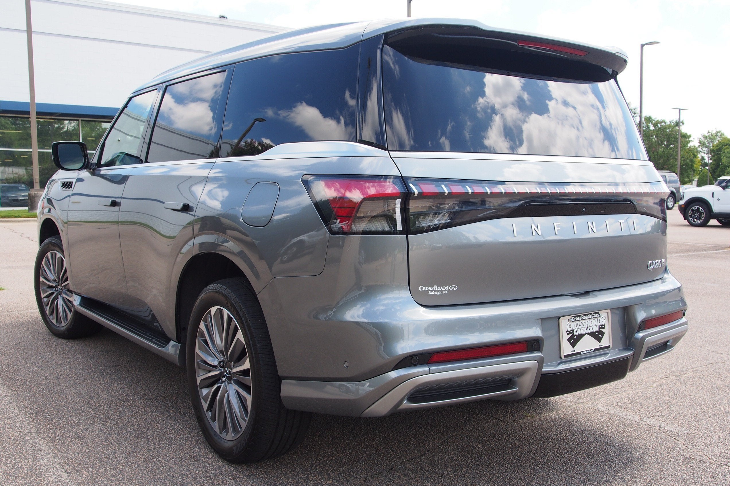 2025 INFINITI QX80 SENSORY