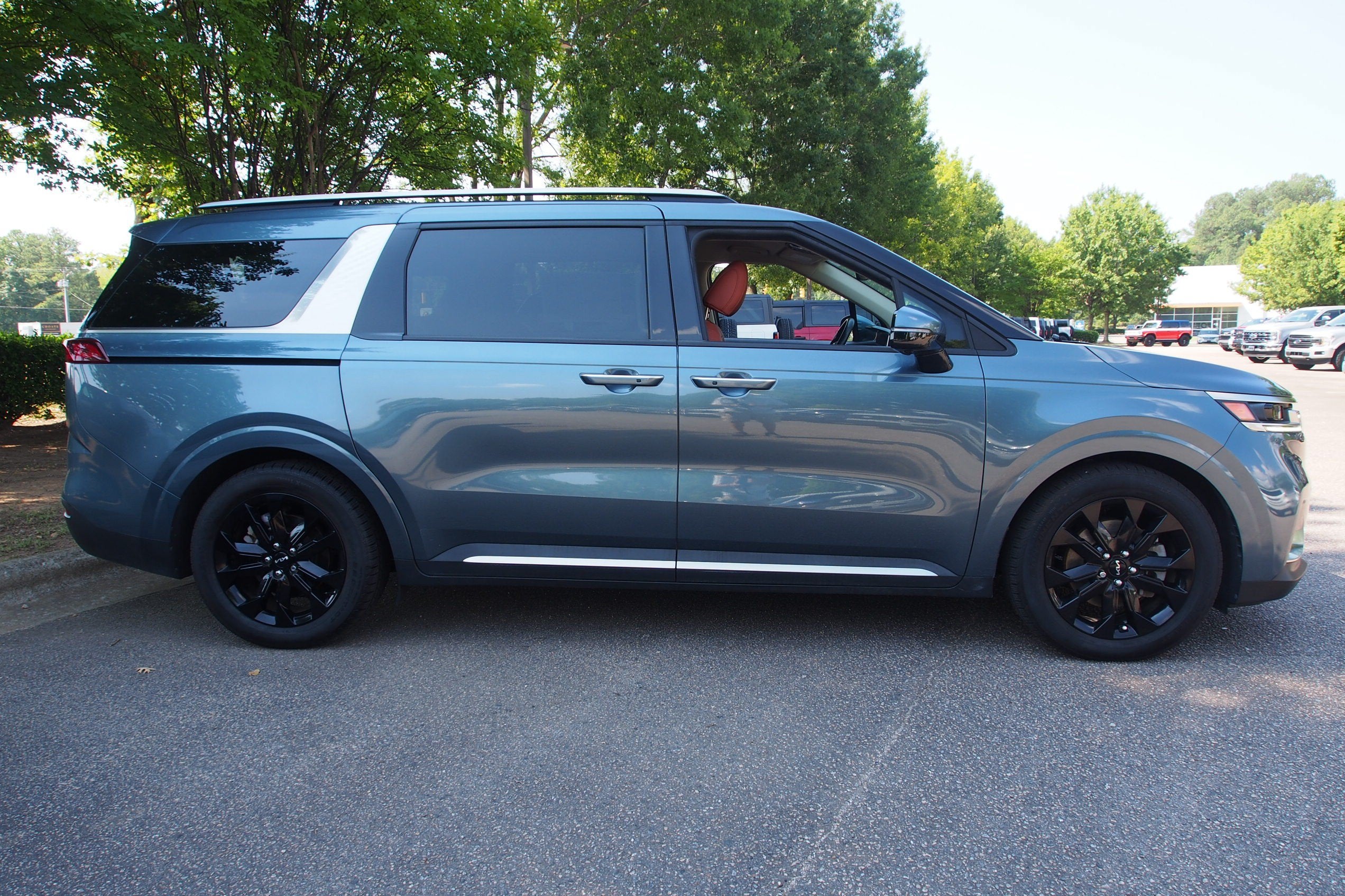 2024 Kia Carnival SX