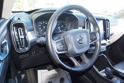 2020 Volvo XC40 Momentum