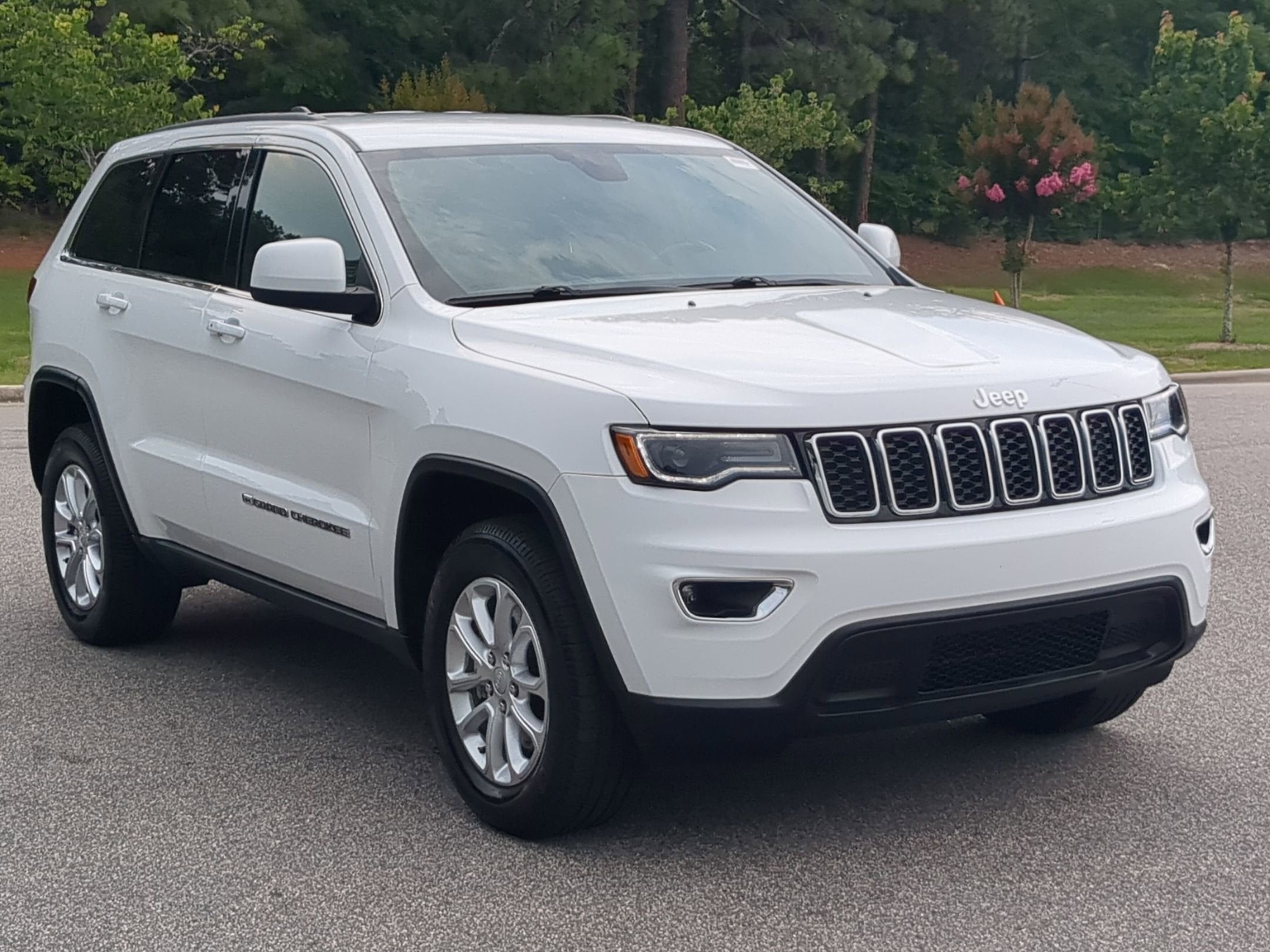 2022 Jeep Grand Cherokee Laredo X 4WD's photo