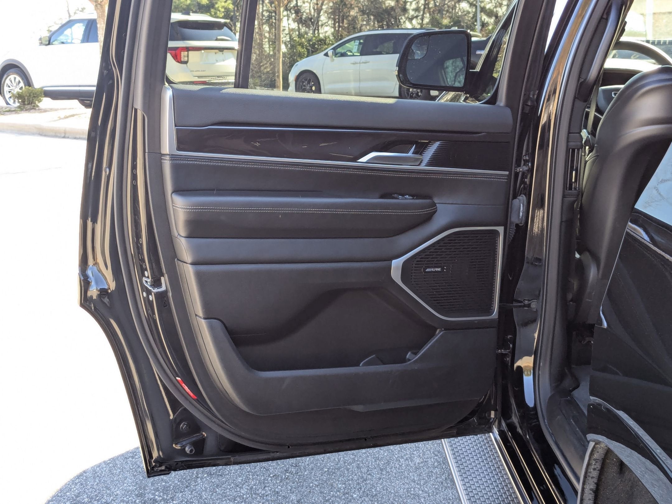 2024 Jeep Wagoneer Base