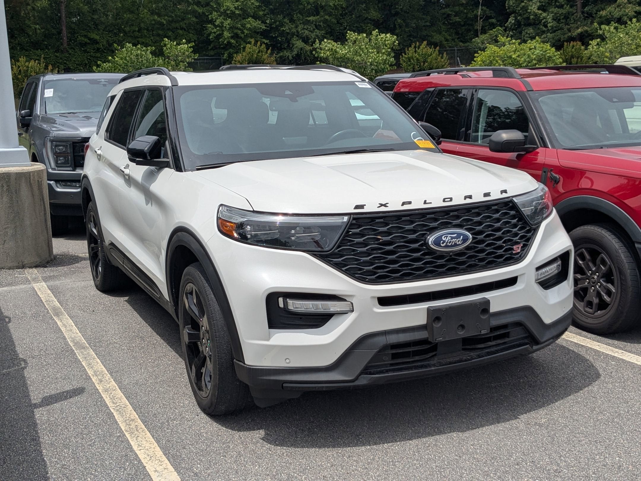 2023 Ford Explorer ST 4WD's photo