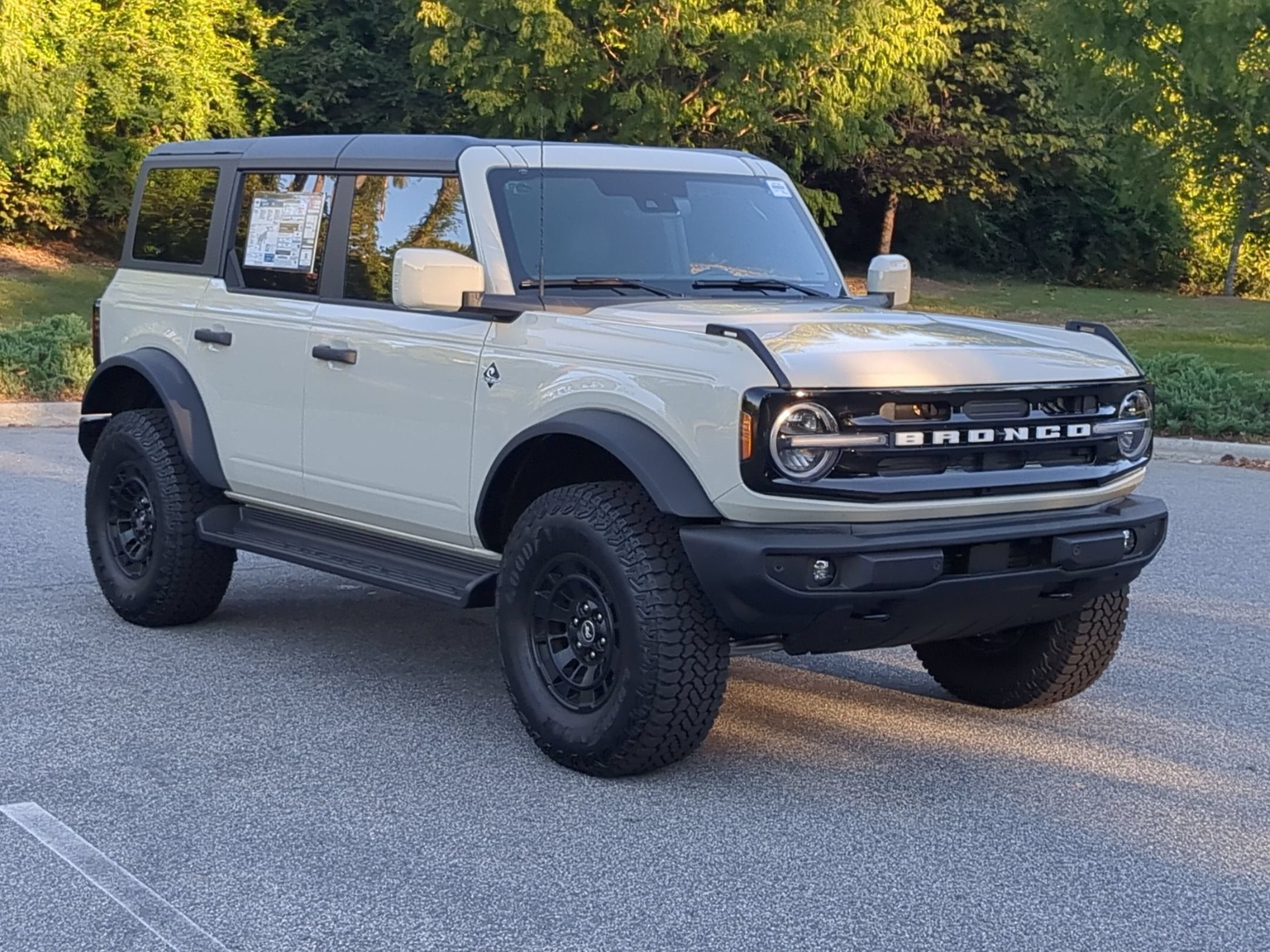 2026 Ford Bronco Outer Banks