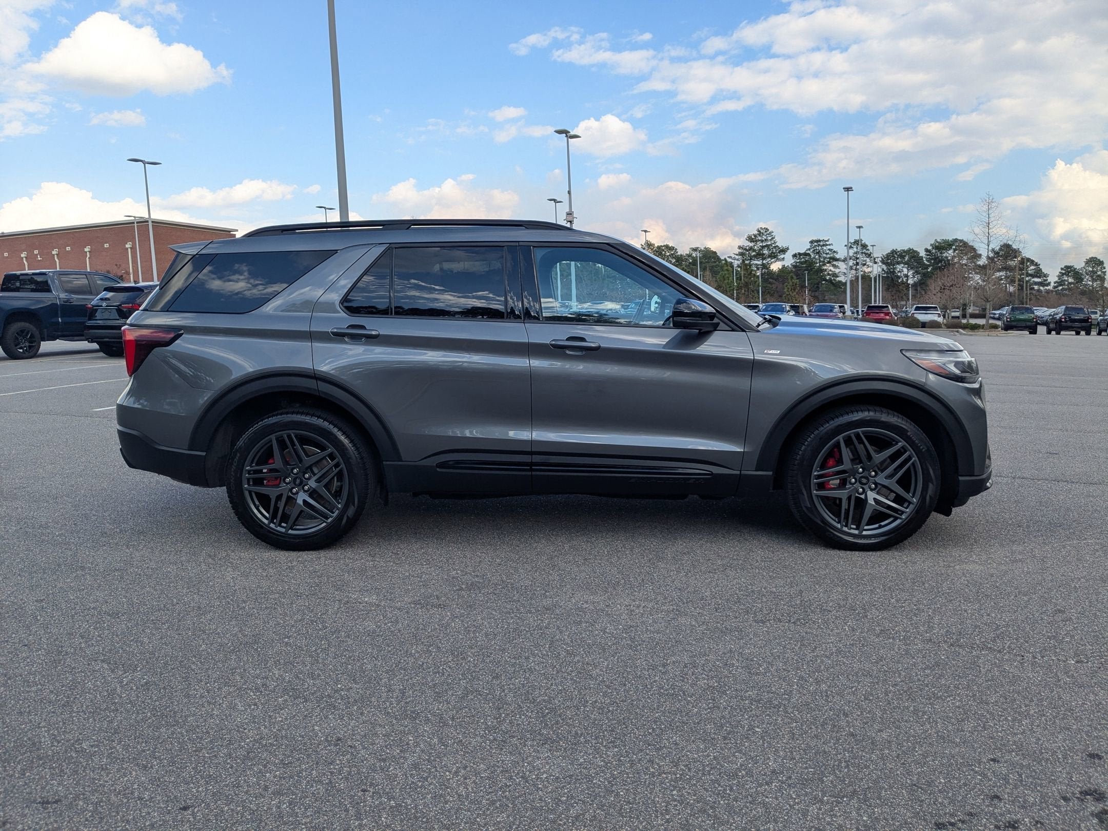 2025 Ford Explorer ST-Line