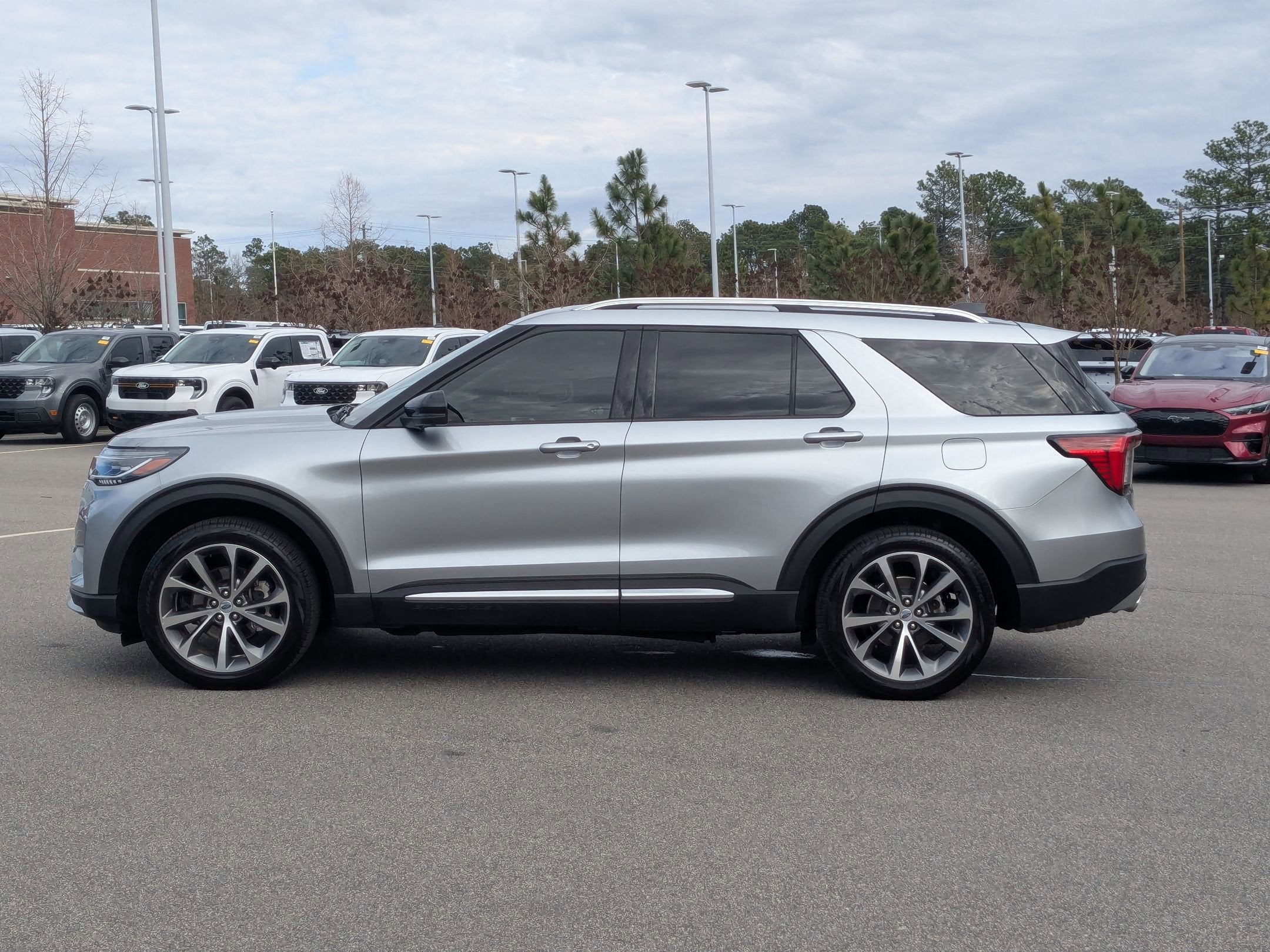 2025 Ford Explorer Platinum