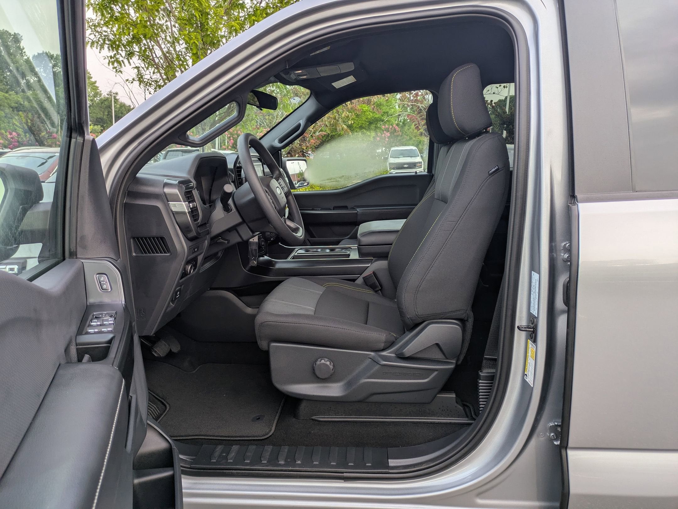 2025 Ford F-150 STX - Photo 14