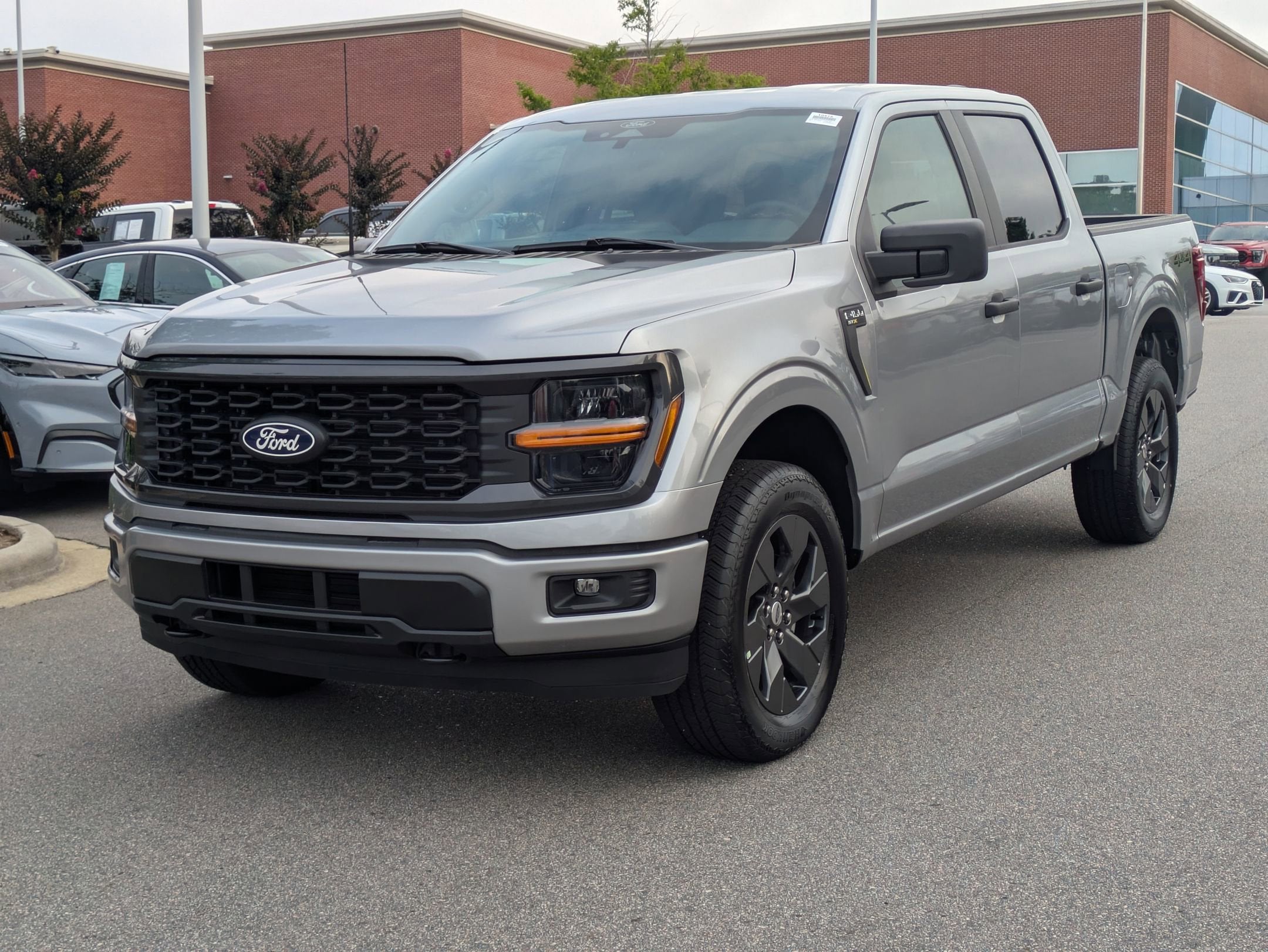 2025 Ford F-150 STX - Photo 8