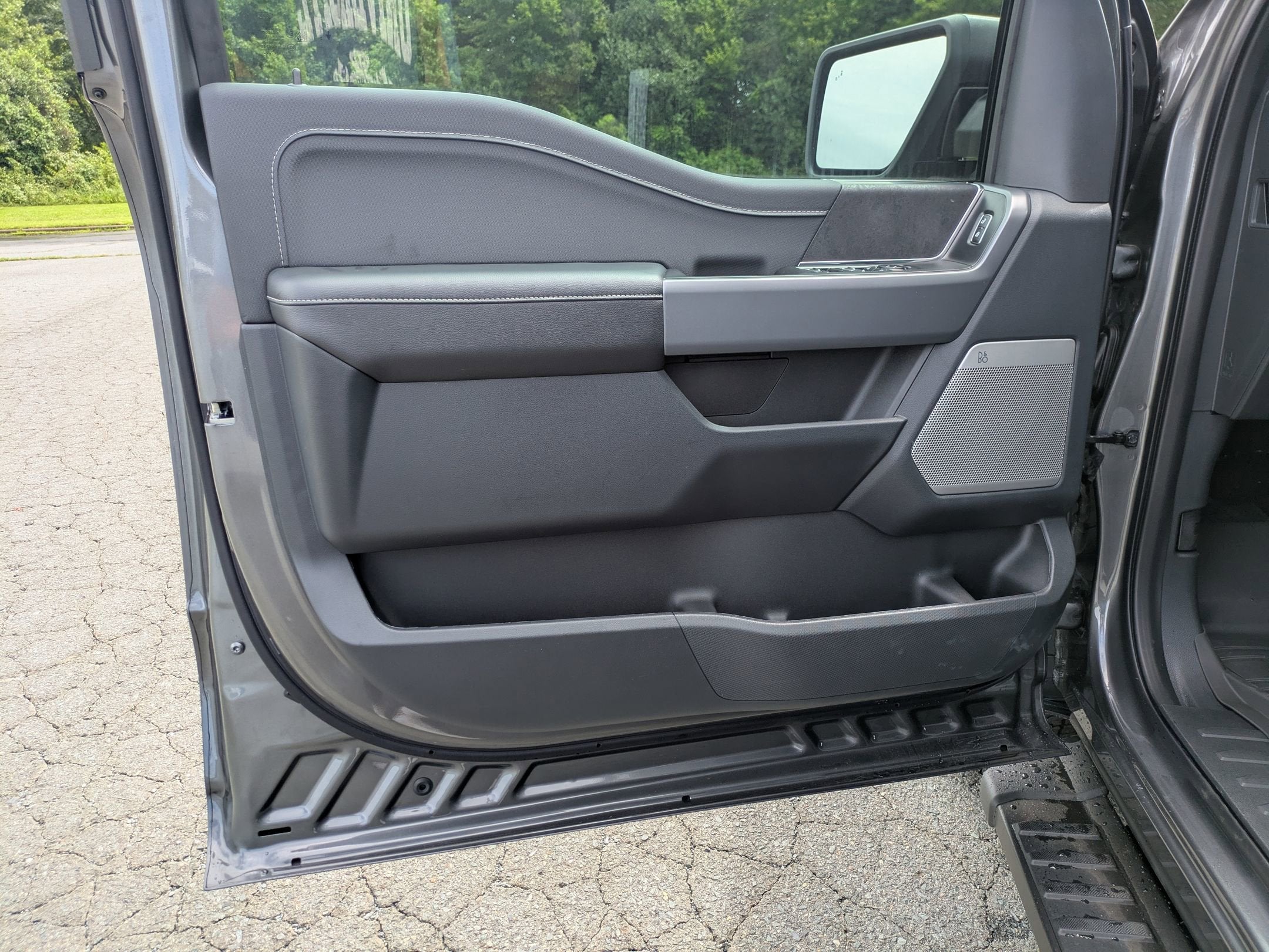 2025 Ford F-150 XLT - Photo 12