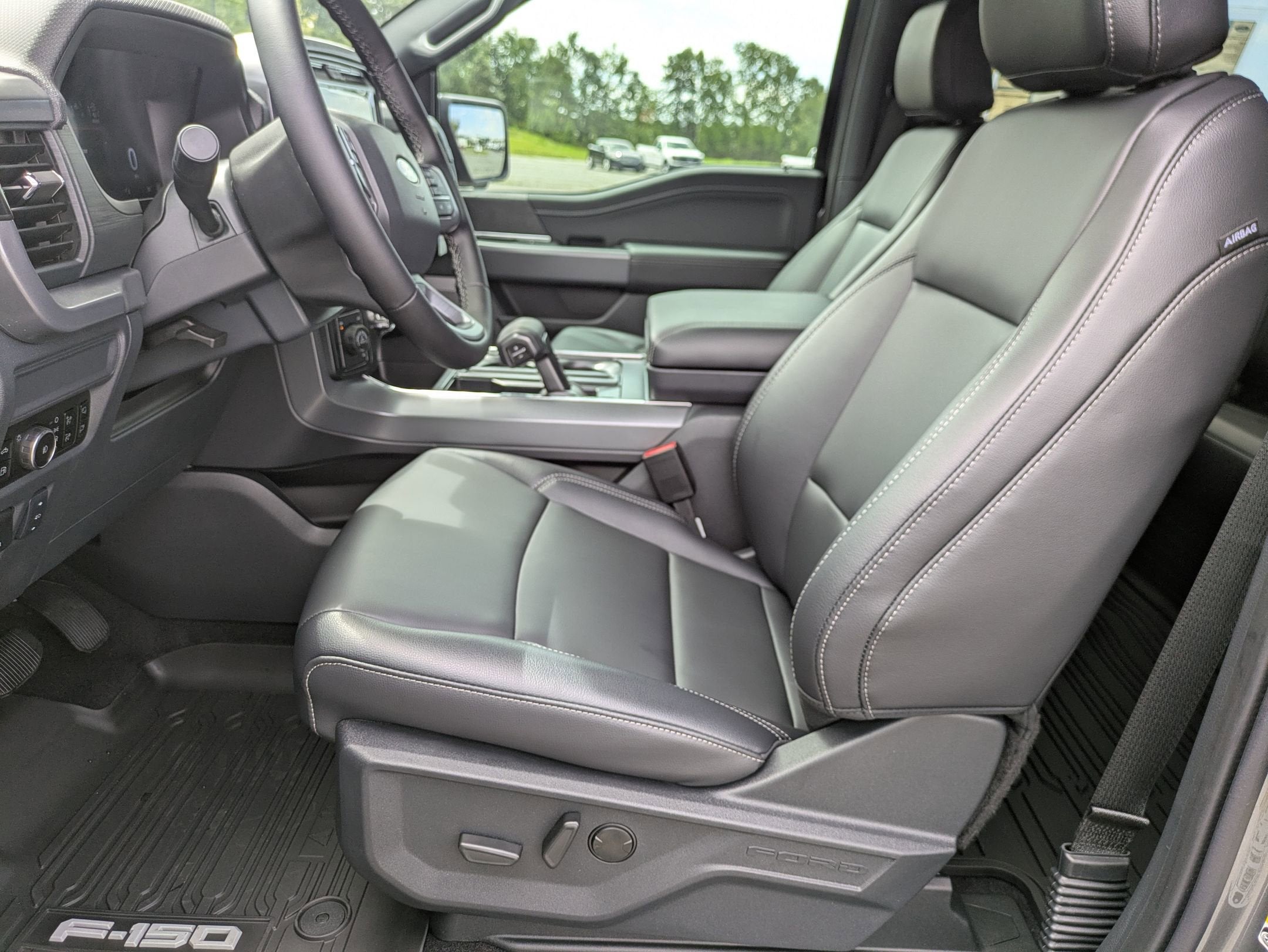 2025 Ford F-150 XLT - Photo 15