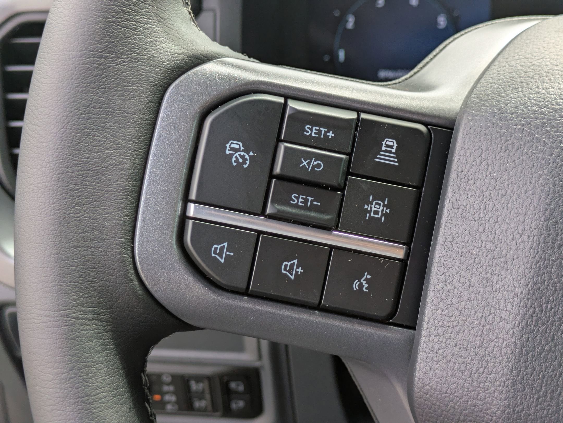 2025 Ford F-150 XLT - Photo 18