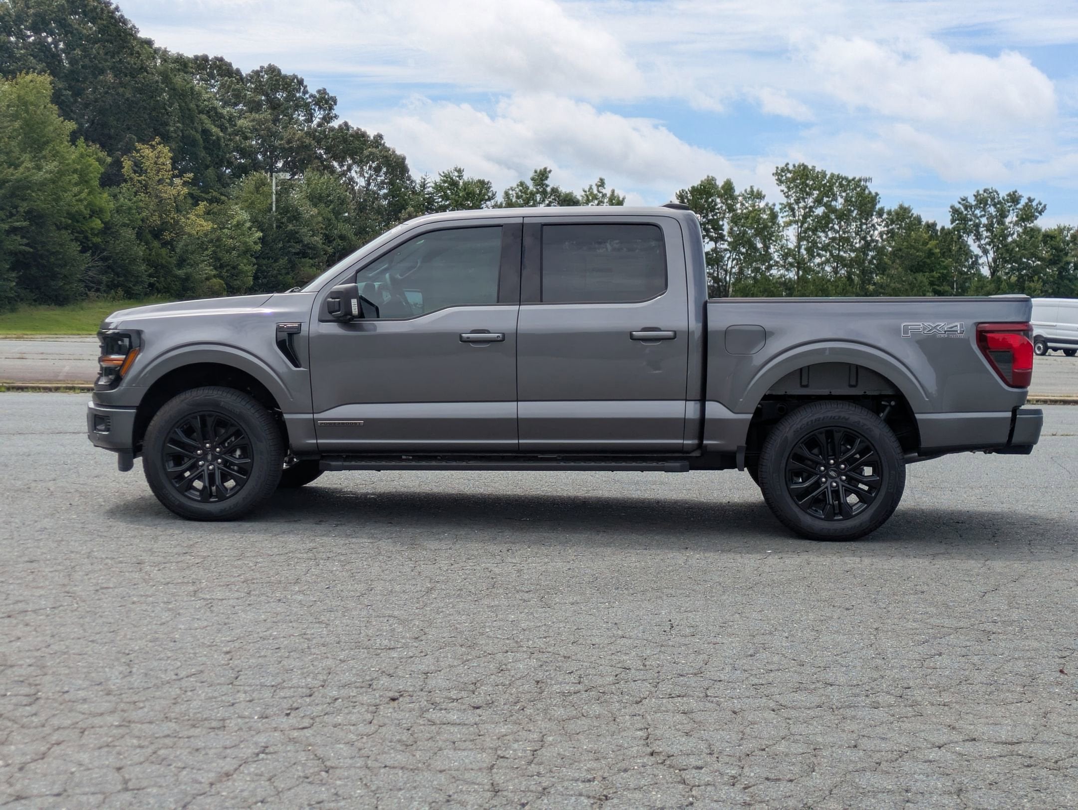 2025 Ford F-150 XLT - Photo 7