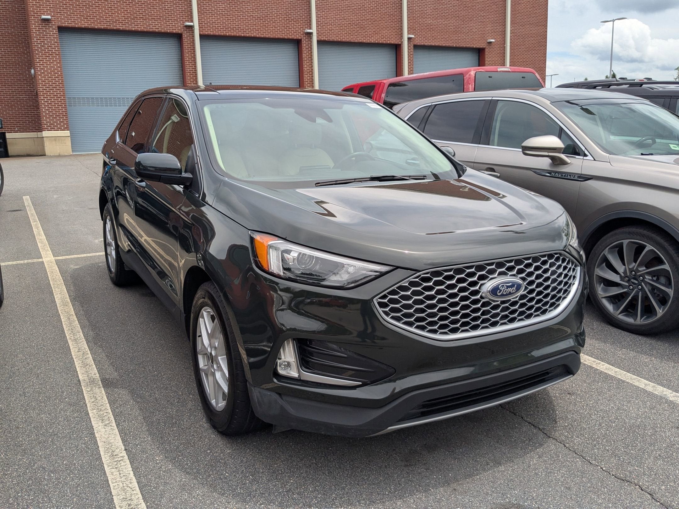 2024 Ford Edge SEL AWD's photo
