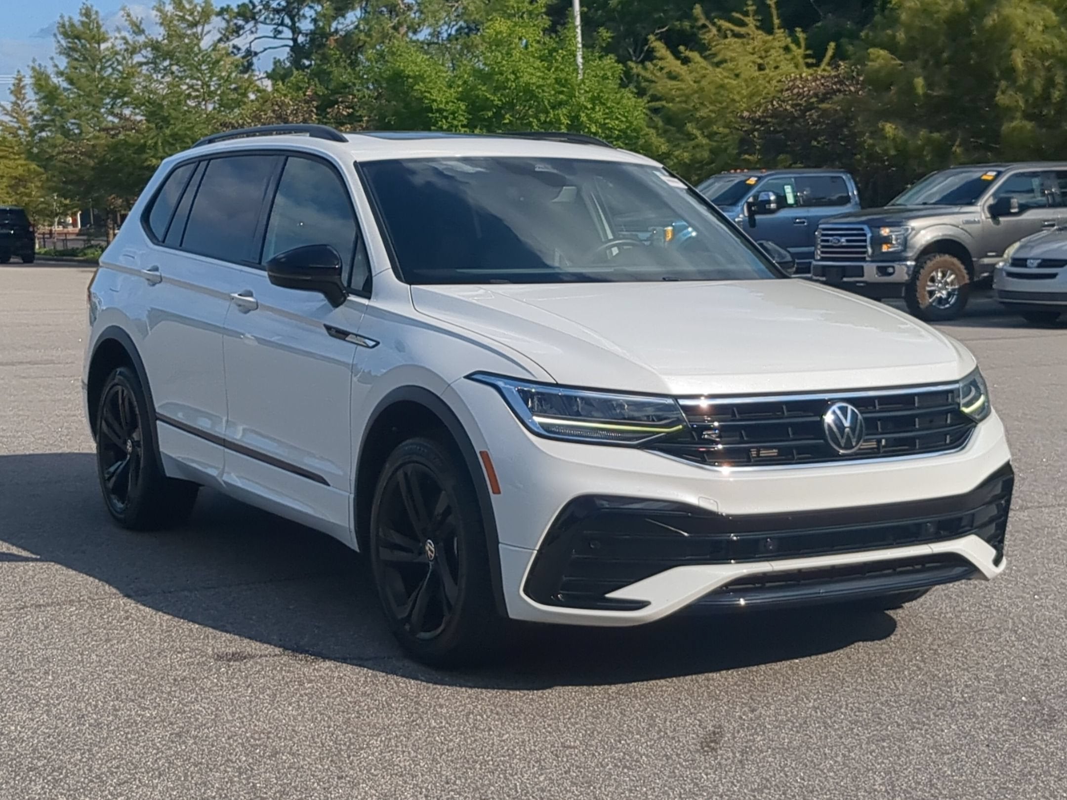 2023 Volkswagen Tiguan SE R-Line Black