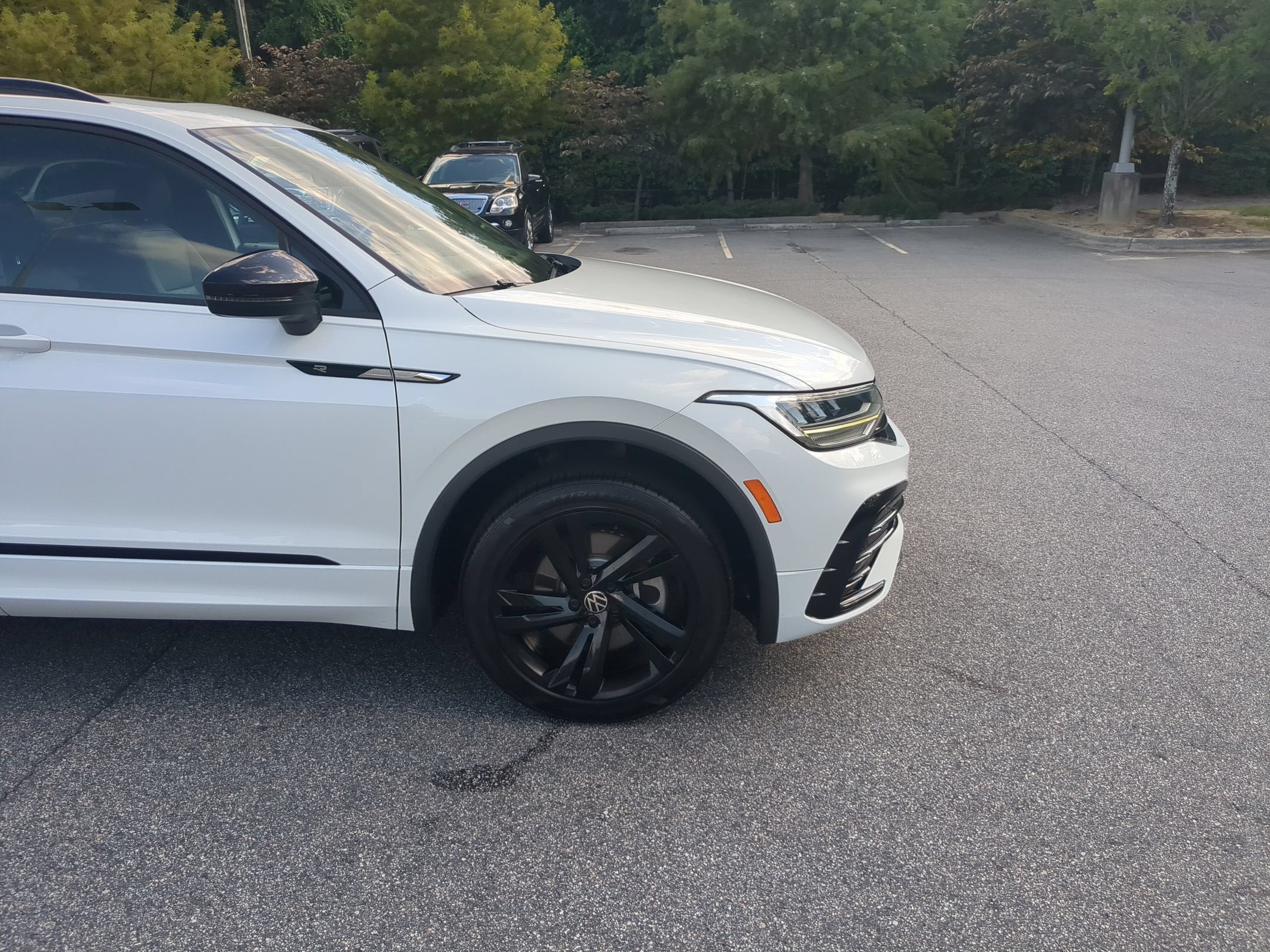 2023 Volkswagen Tiguan SE R-Line Black