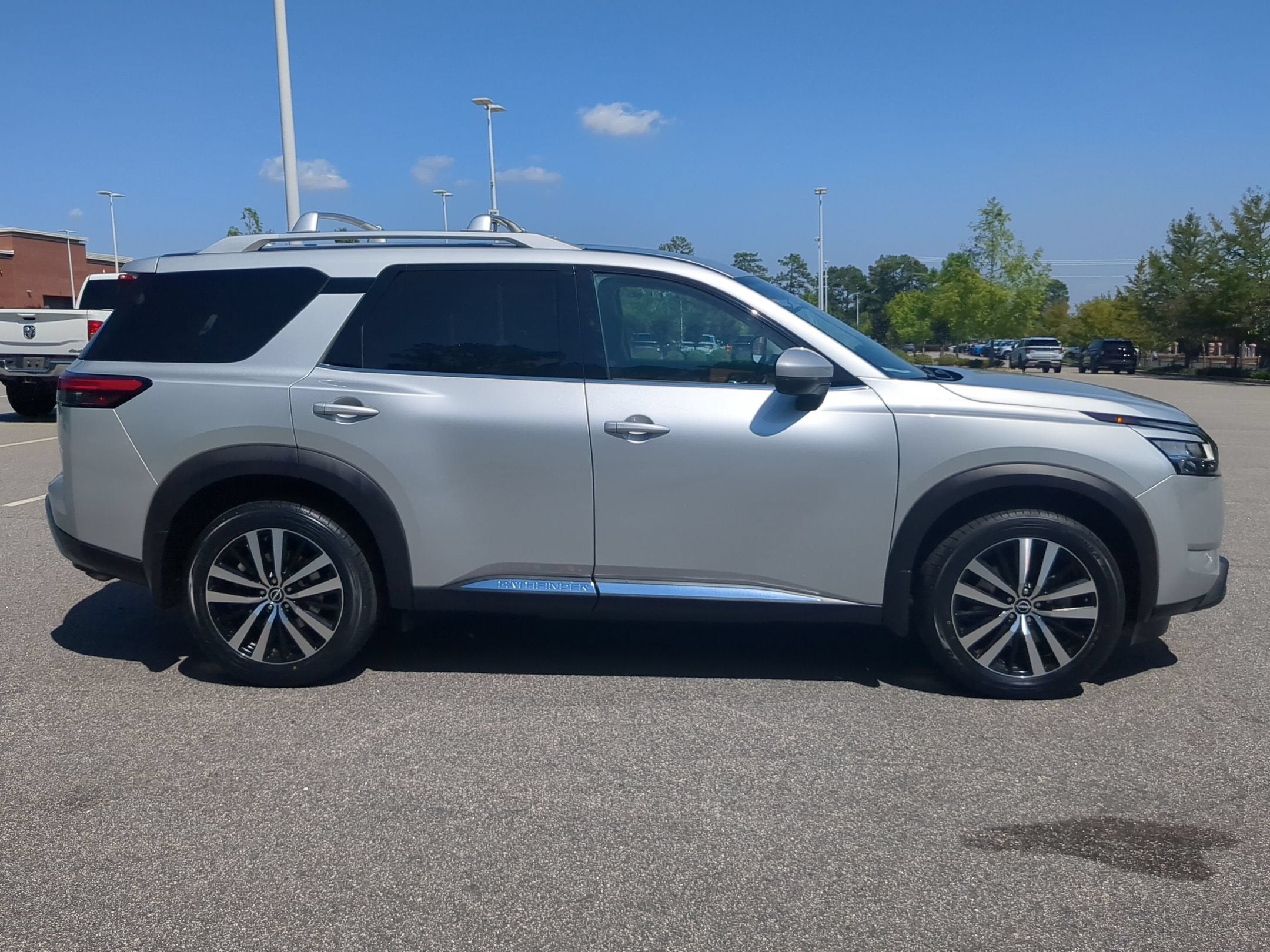 2024 Nissan Pathfinder Platinum