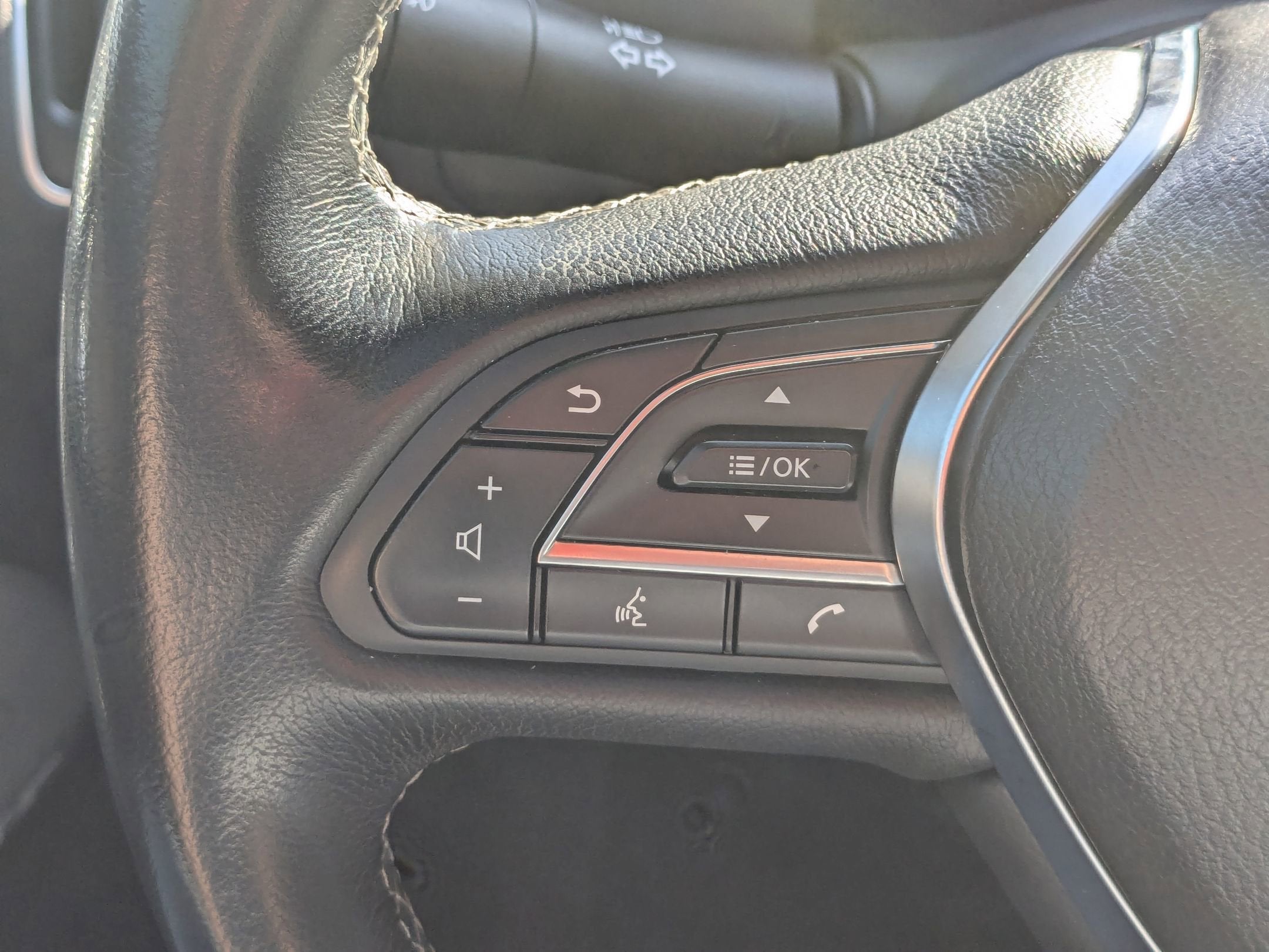 2022 INFINITI Q60 LUXE