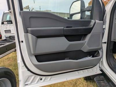 2025 Ford Super Duty F-600 DRW XL