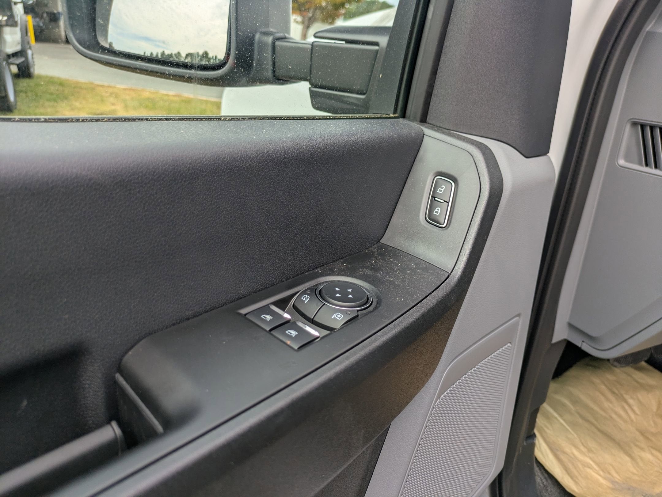 2025 Ford Super Duty F-600 DRW XL