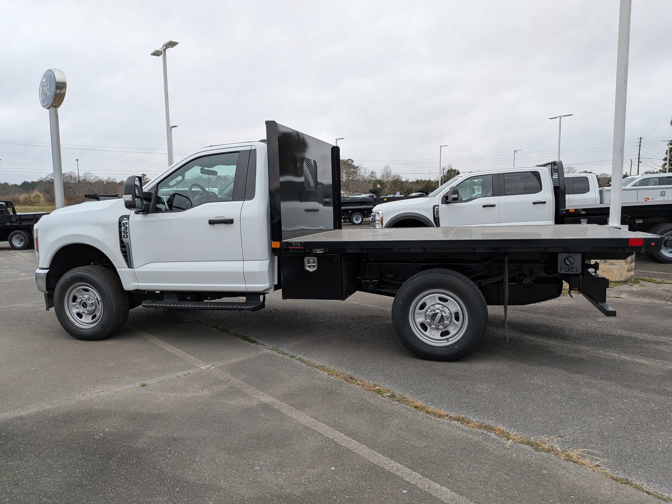 2025 Ford Super Duty F-350 SRW XL