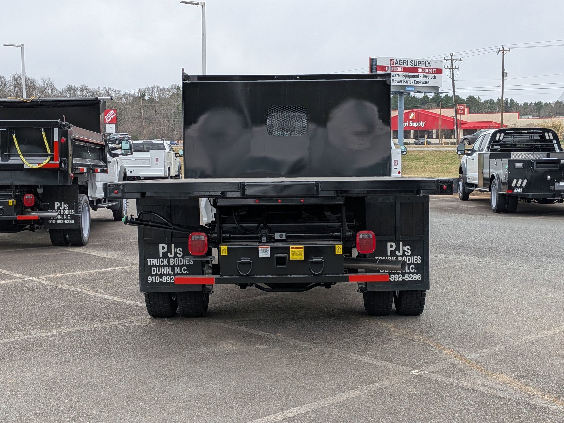 2025 Ford Super Duty F-550 DRW XL