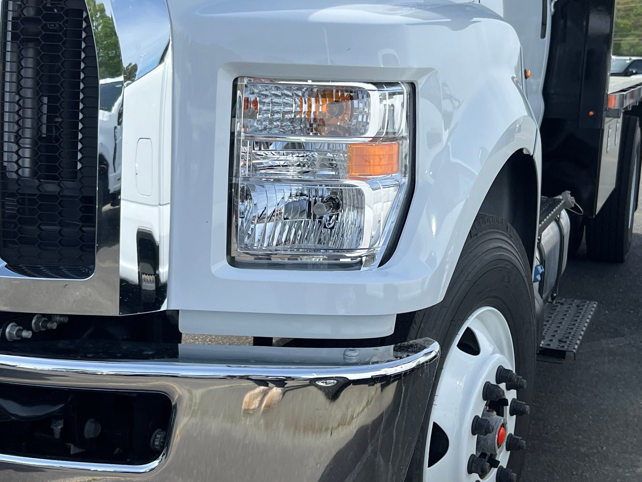 2027 Ford F-750SD Base