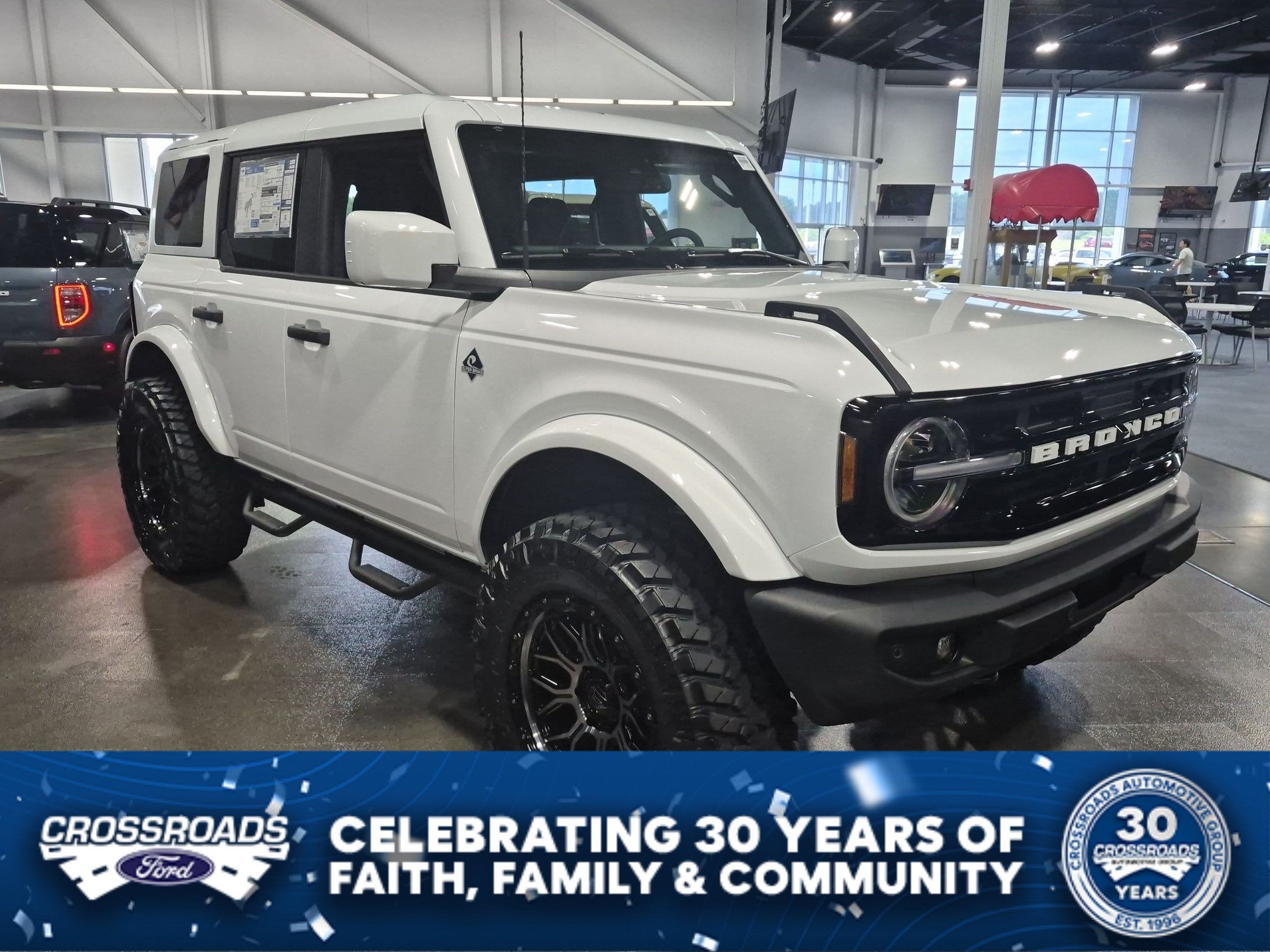 2026 Ford Bronco Outer Banks Custom Wheels / Lift
