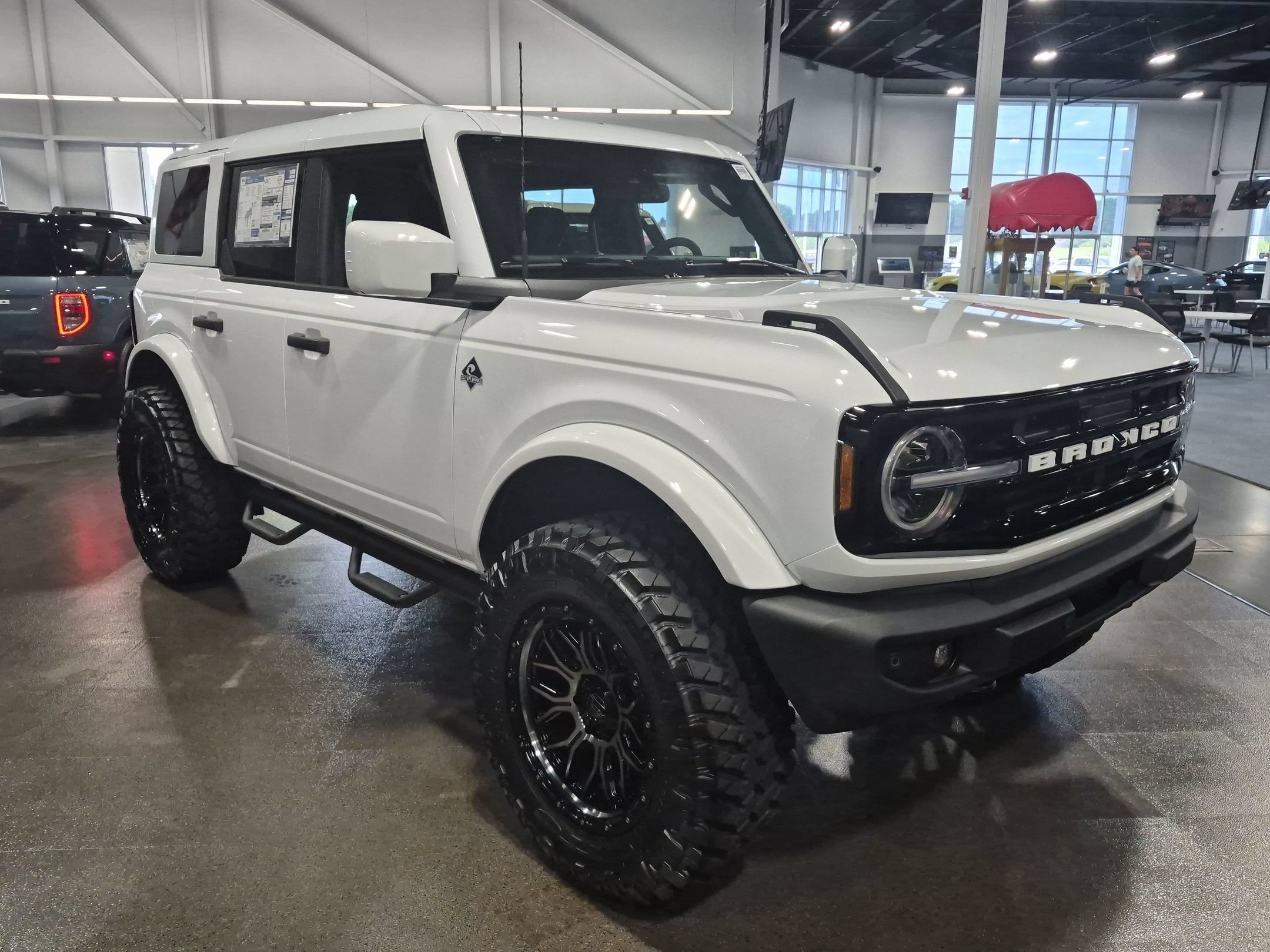 2026 Ford Bronco Outer Banks Custom Wheels / Lift