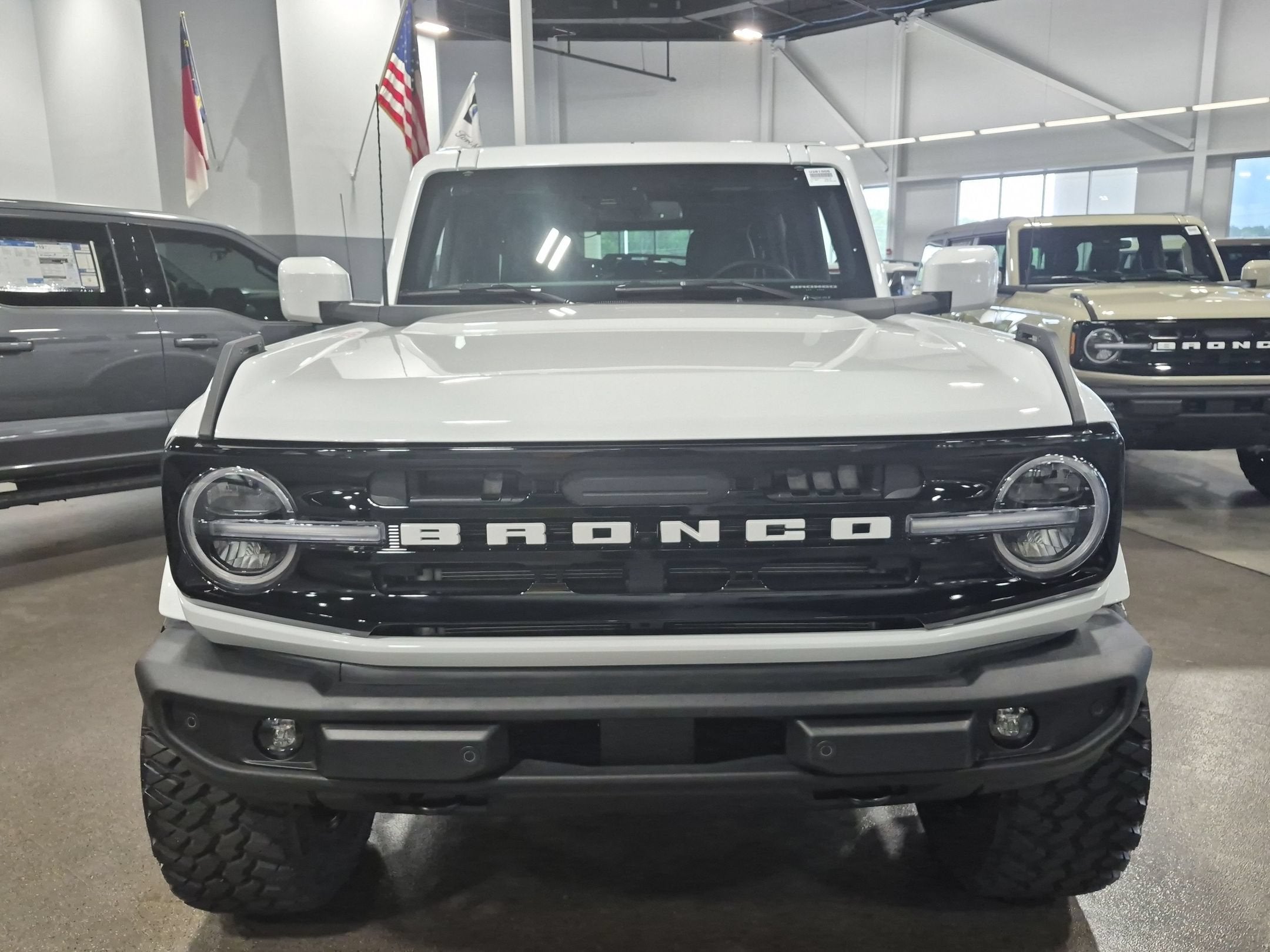 2026 Ford Bronco Outer Banks Custom Wheels / Lift
