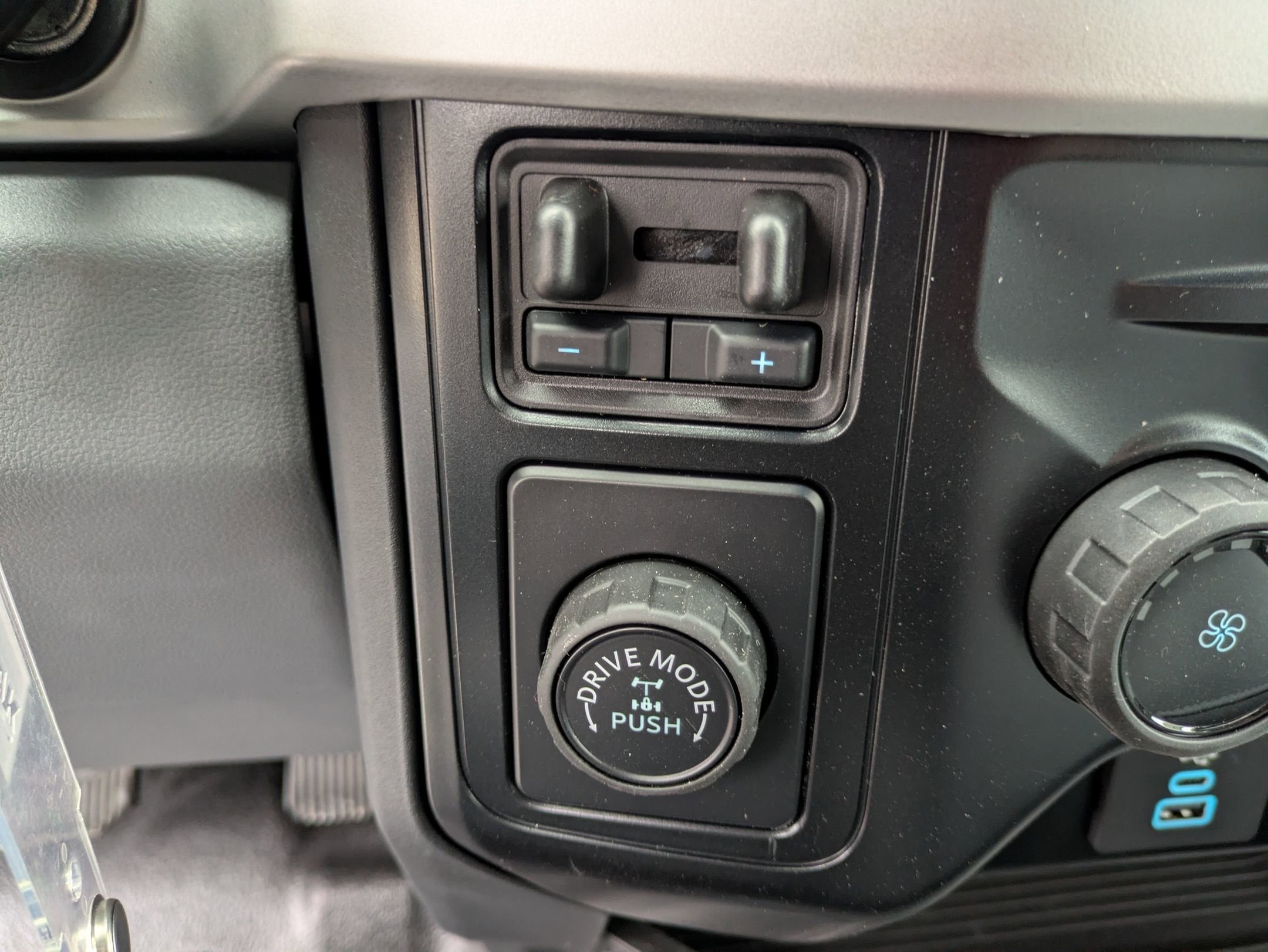 2025 Ford Super Duty F-350 SRW XL