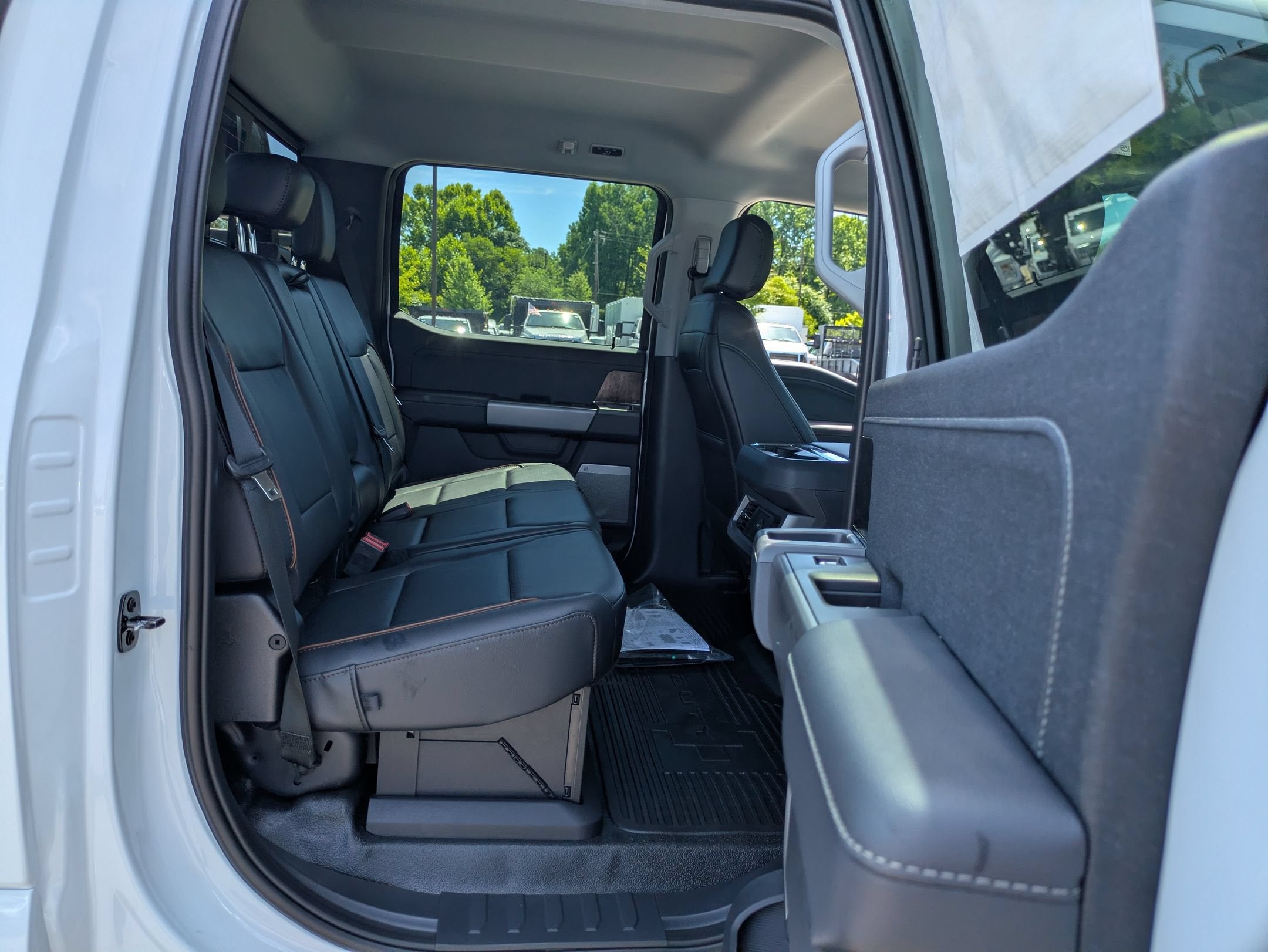 2026 Ford Super Duty F-450 DRW LARIAT