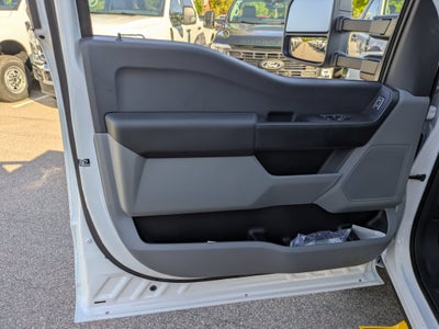 2027 Ford Super Duty F-350 DRW XL