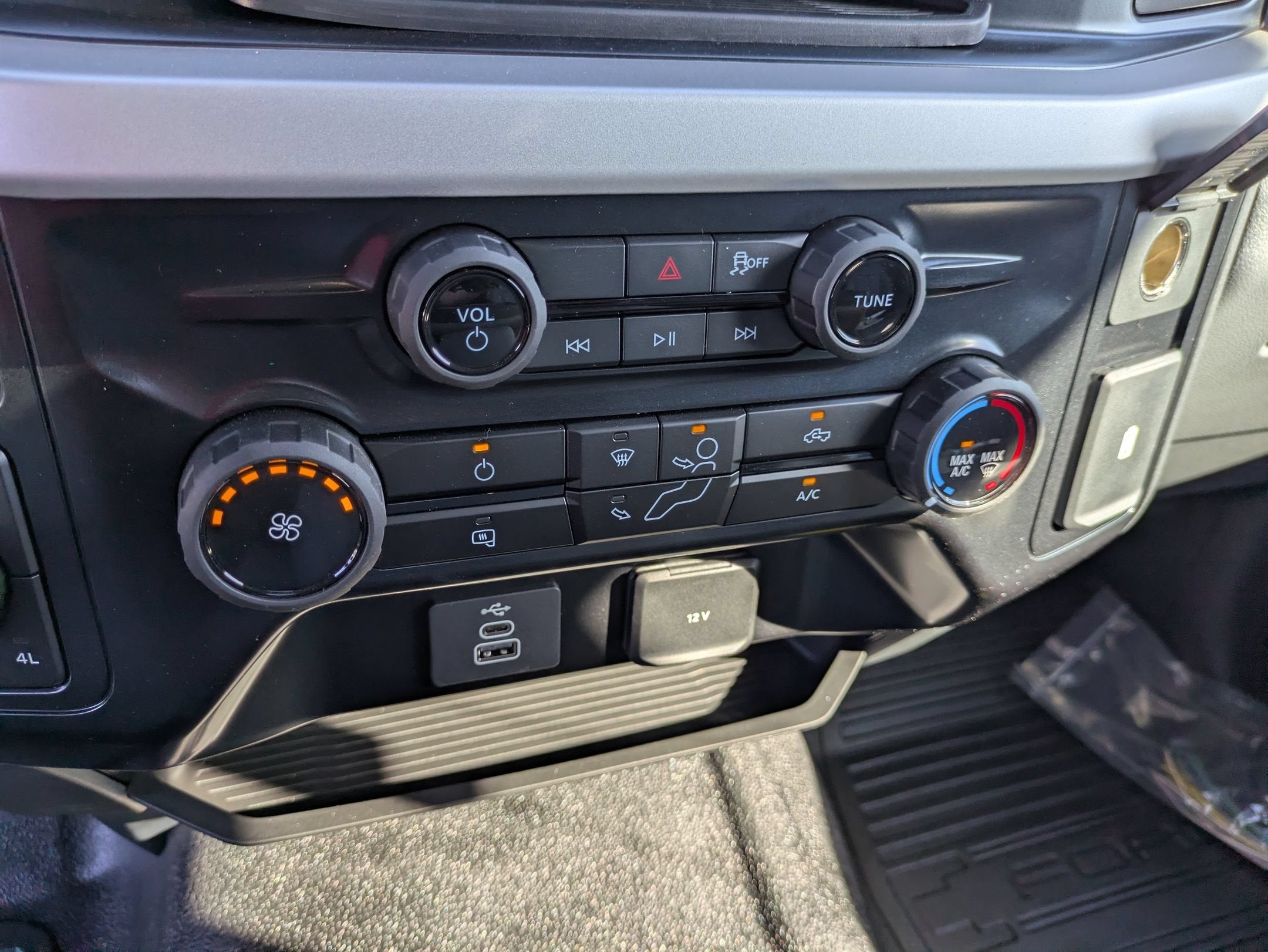 2027 Ford Super Duty F-350 DRW XL