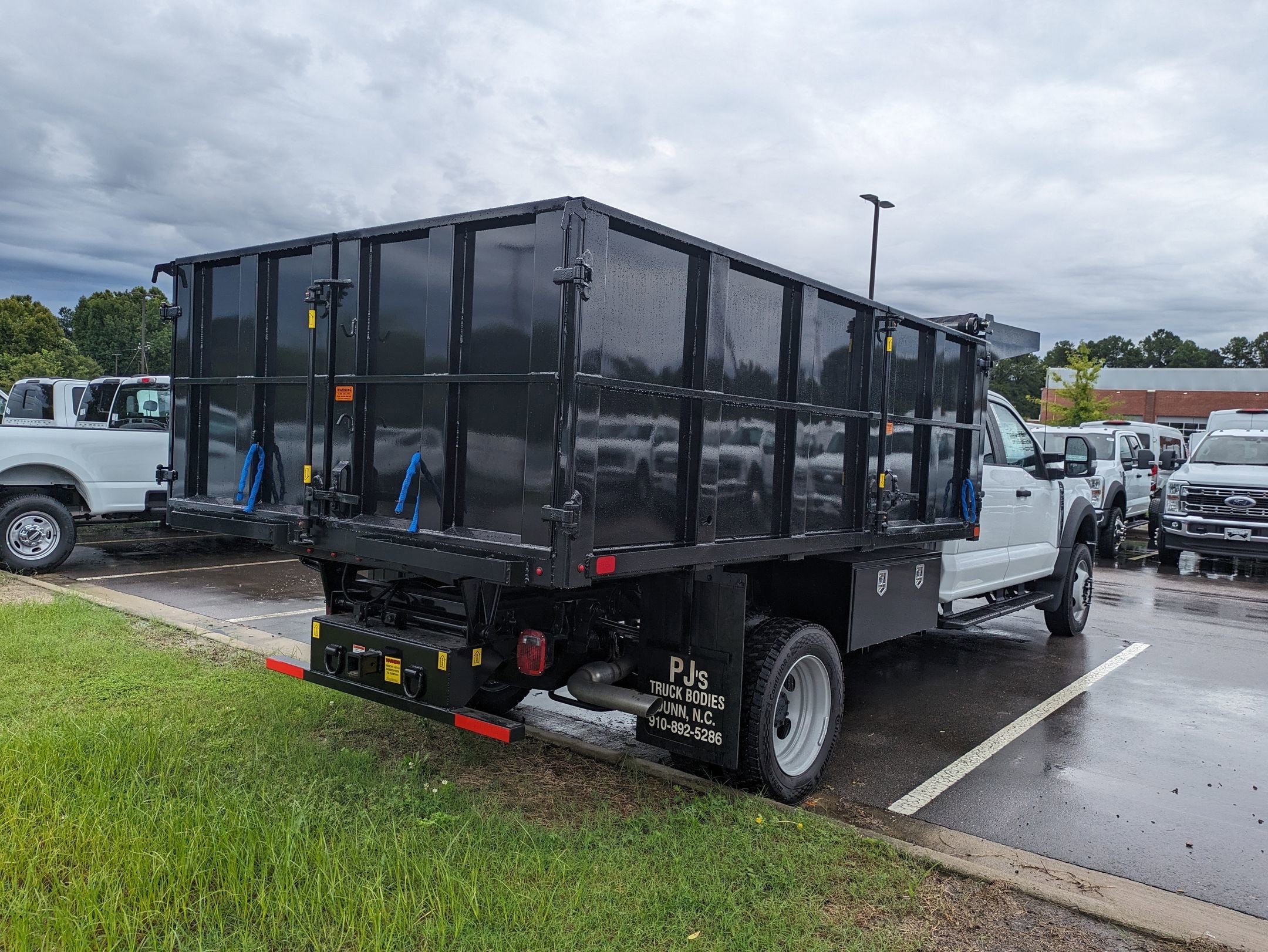 2025 Ford Super Duty F-550 DRW XL