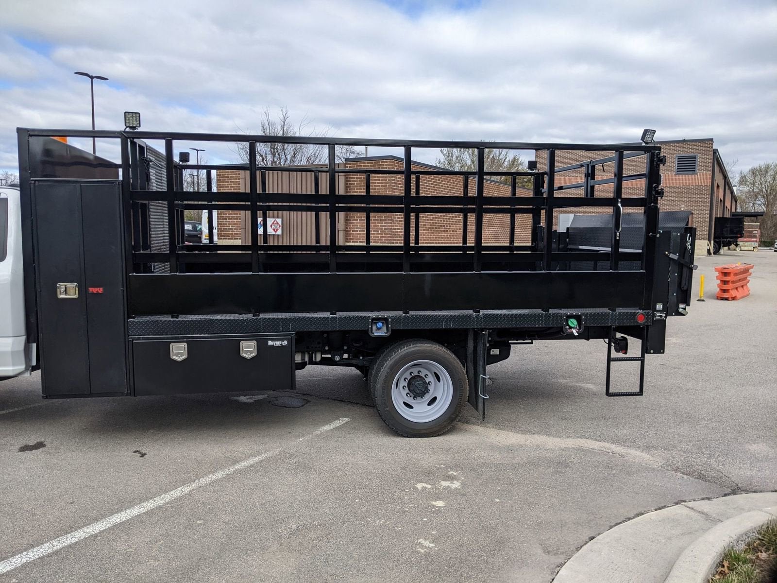 2024 Ford Super Duty F-550 DRW XL