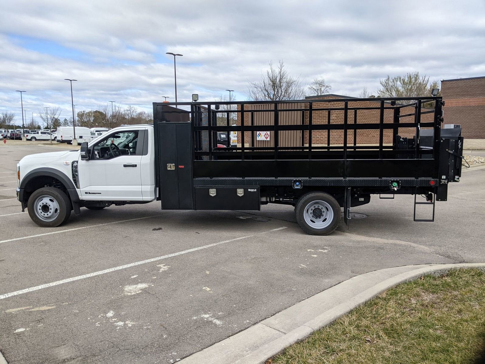 2024 Ford Super Duty F-550 DRW XL