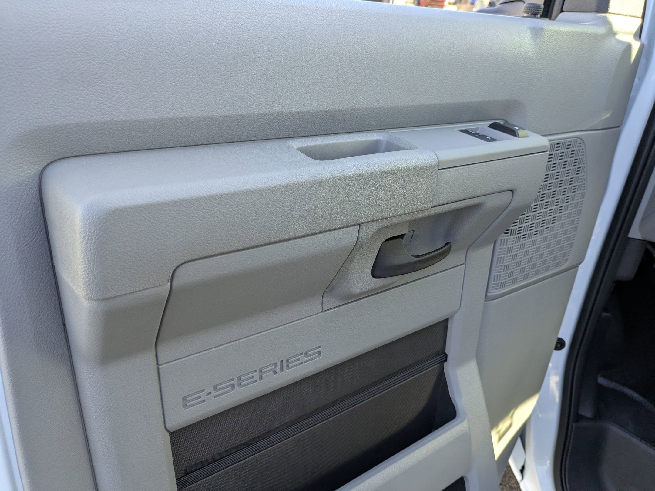 2027 Ford E-Series Cutaway Base