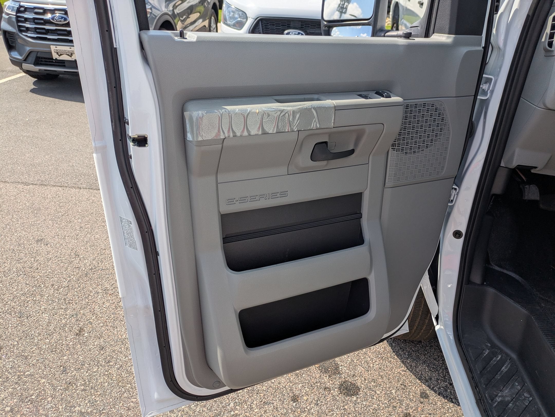 2027 Ford E-Series Cutaway Base