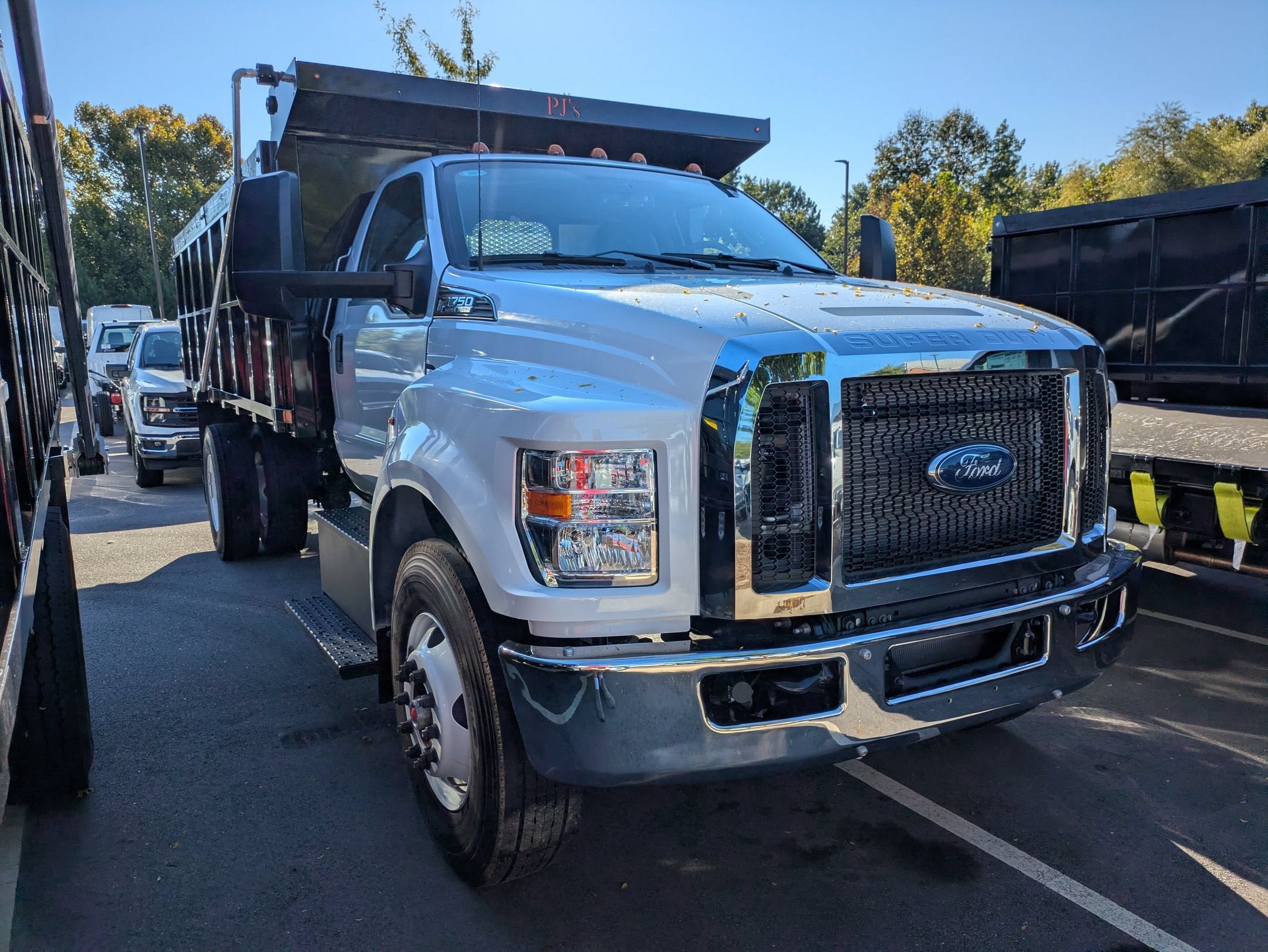 2027 Ford F-750SD Base