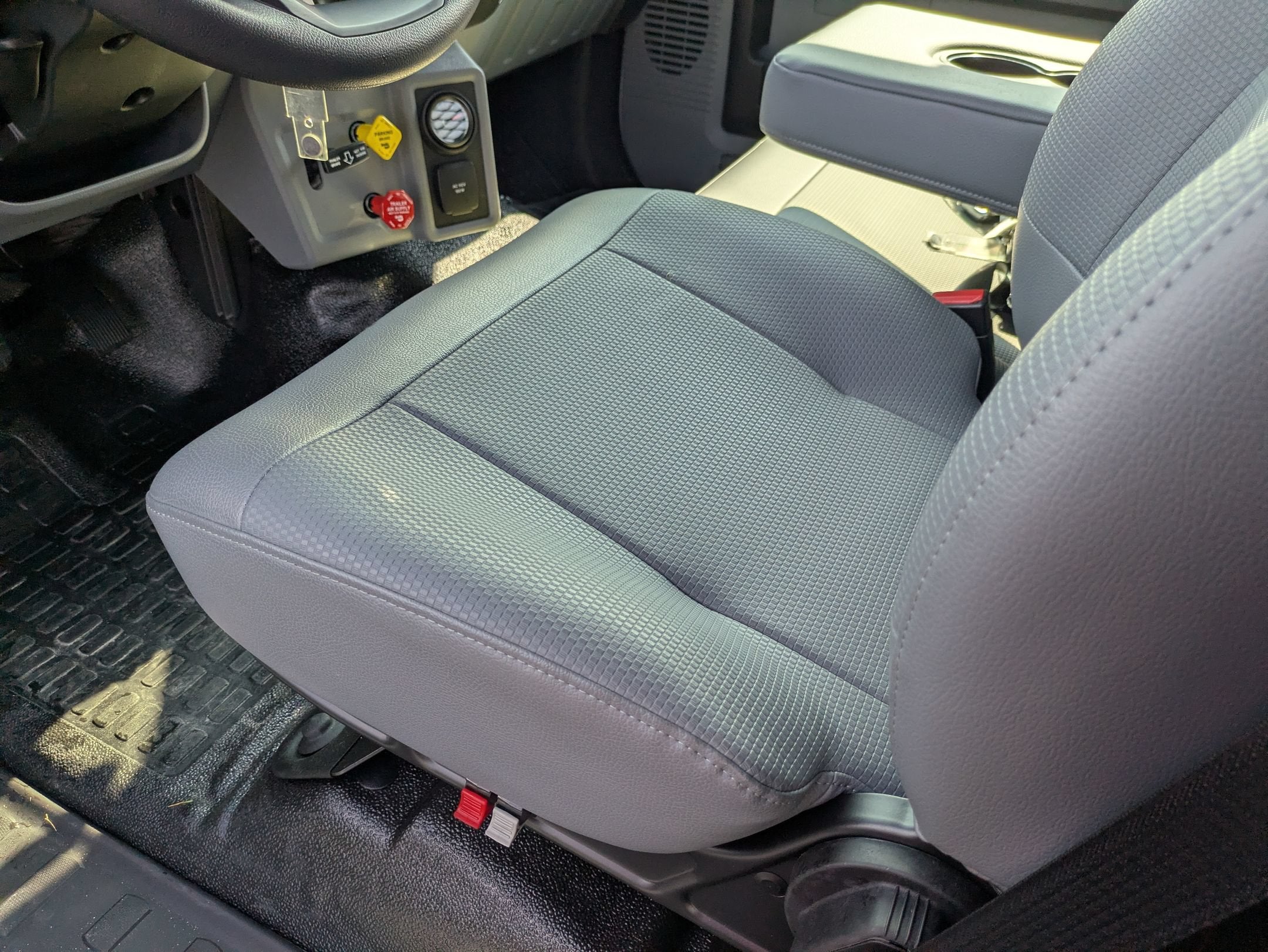 2027 Ford F-750SD Base
