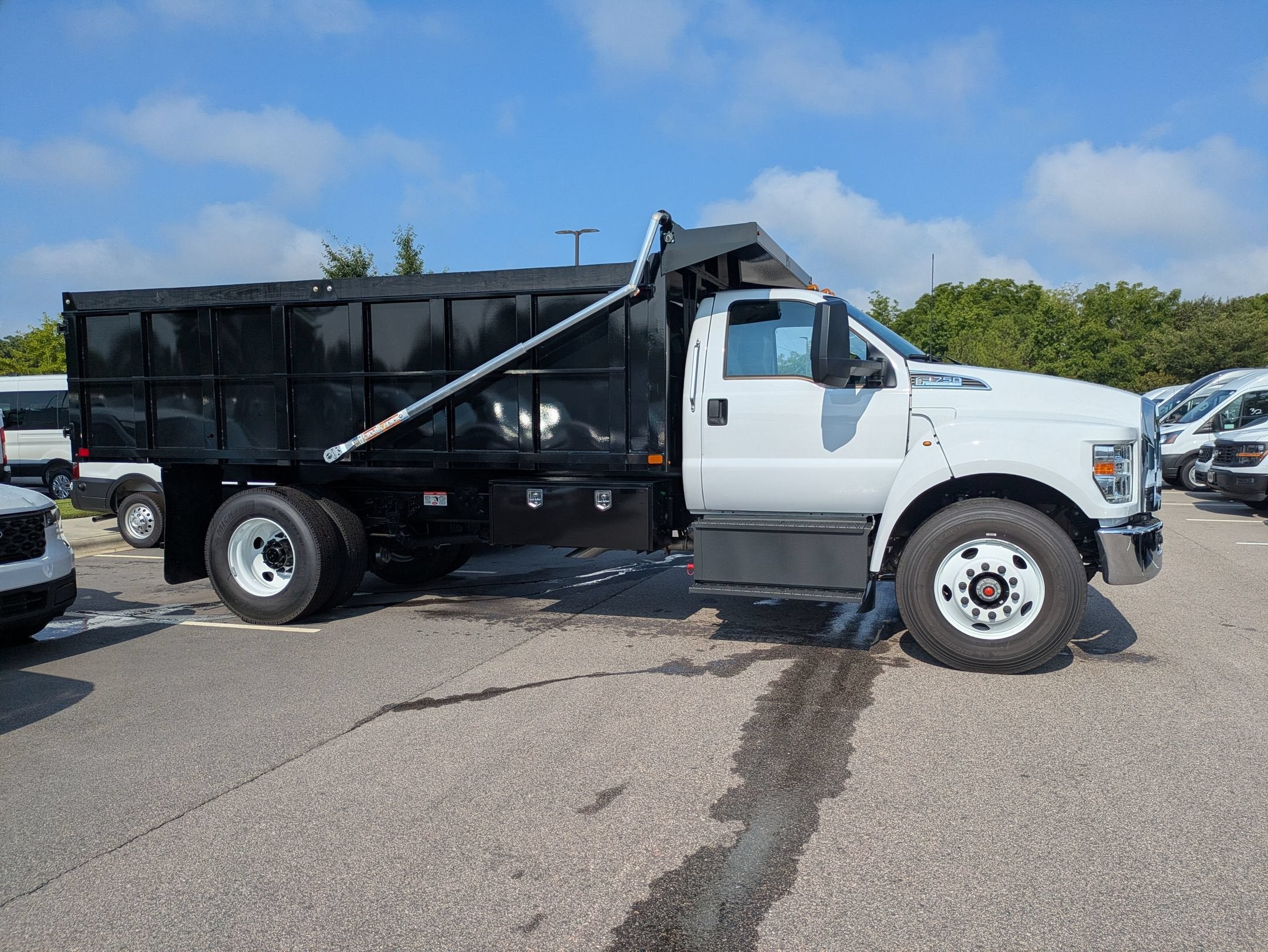 2027 Ford F-750SD Base
