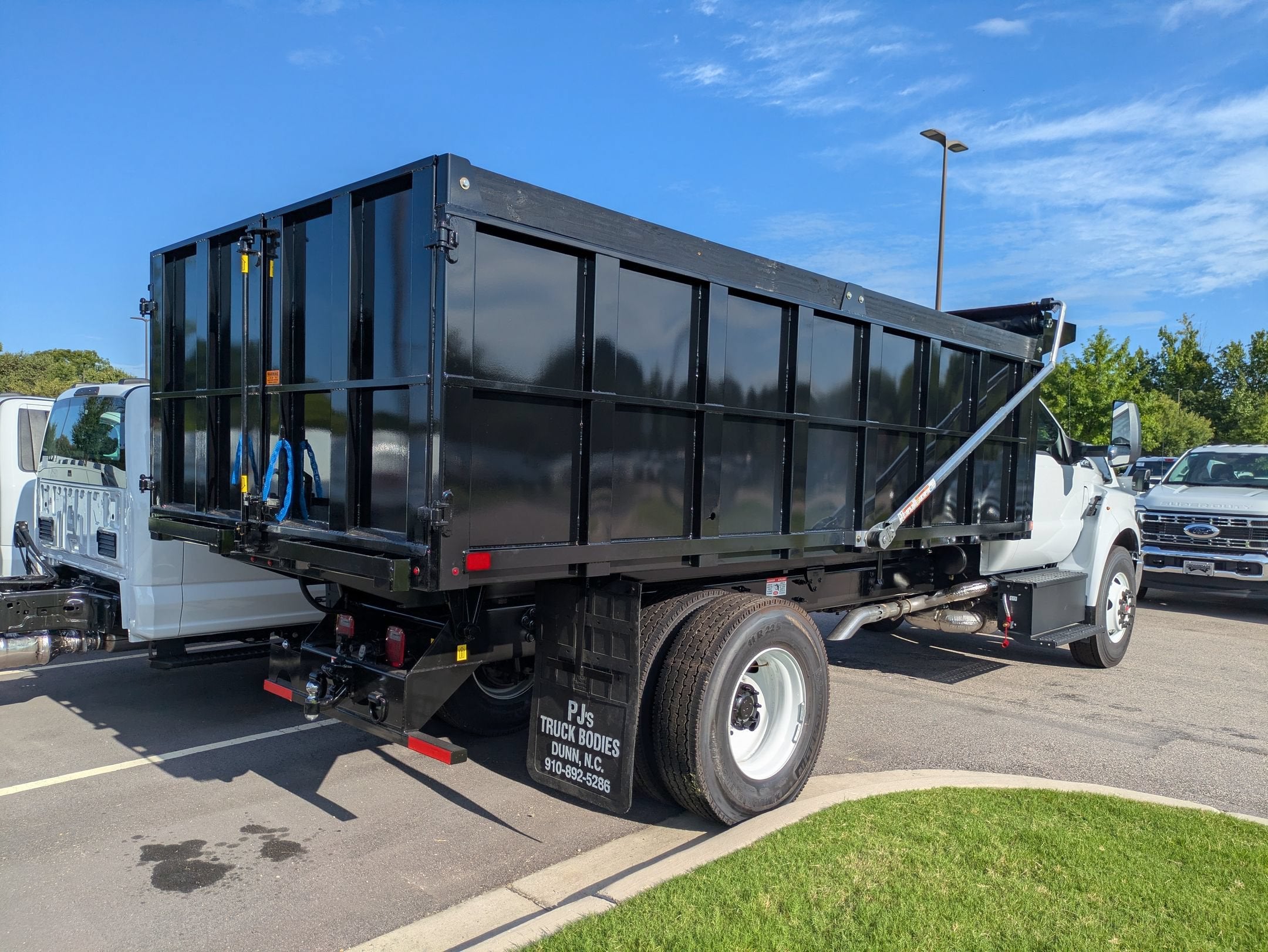 2027 Ford F-750SD Base