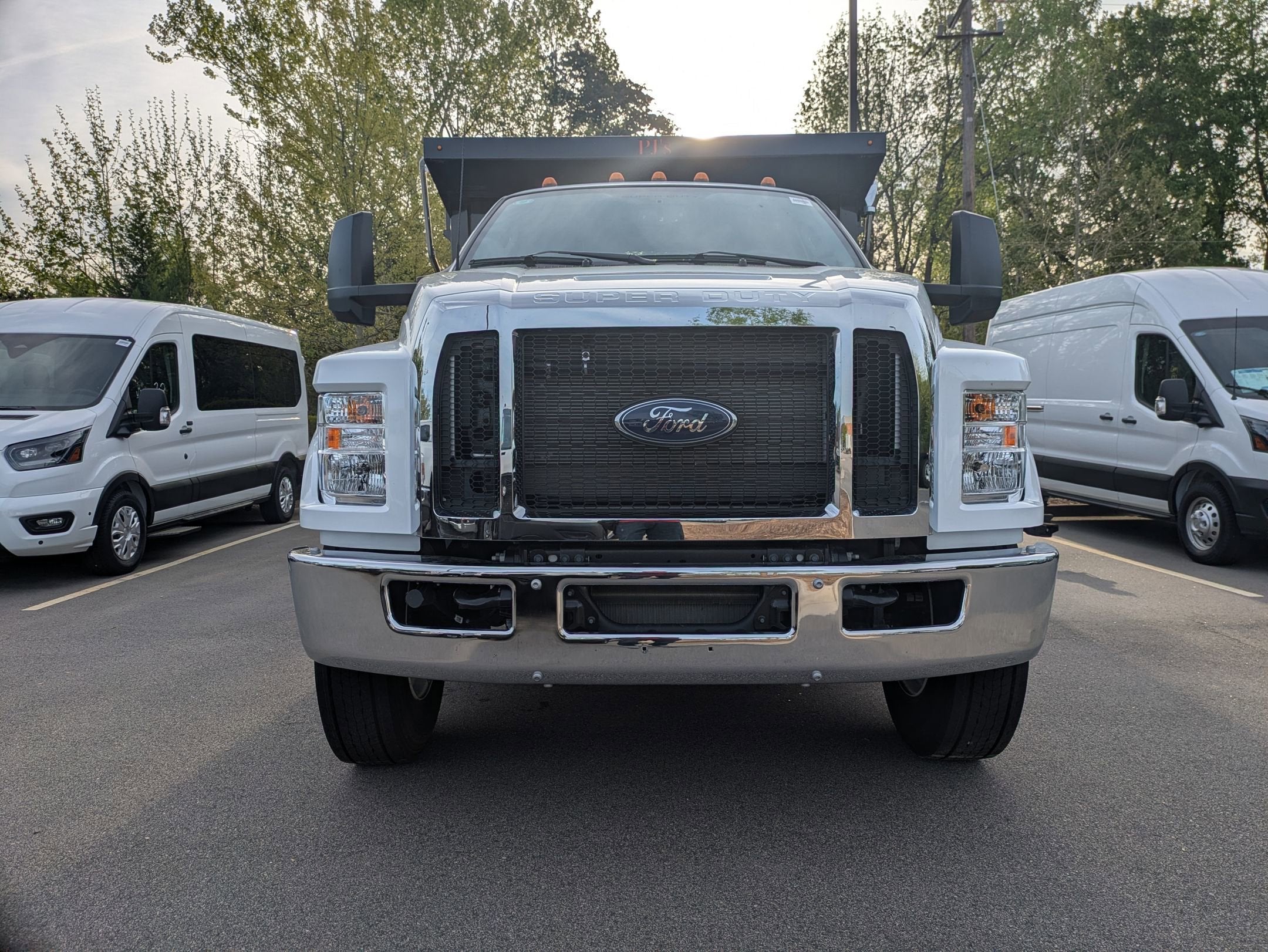 2027 Ford F-750SD Base