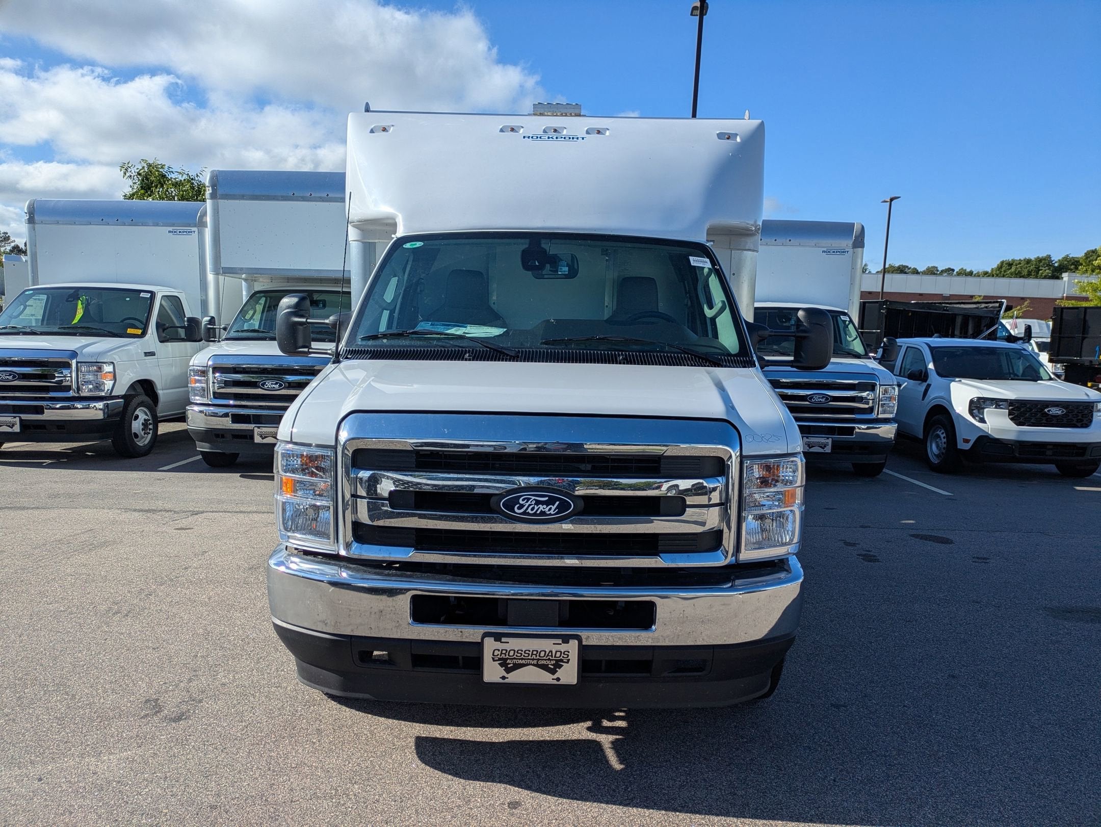 2027 Ford E-Series Cutaway Base