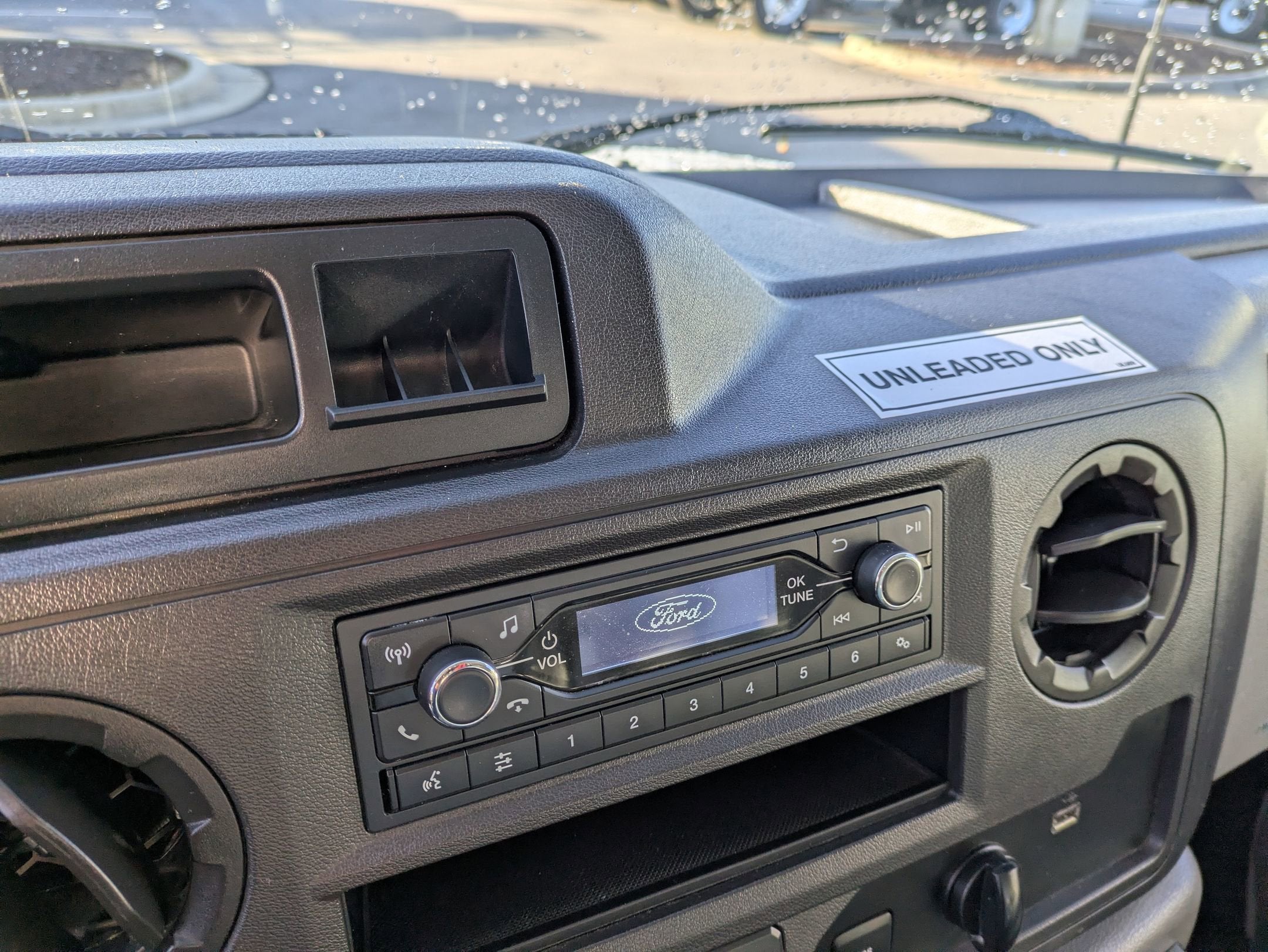 2024 Ford E-Series Cutaway Base