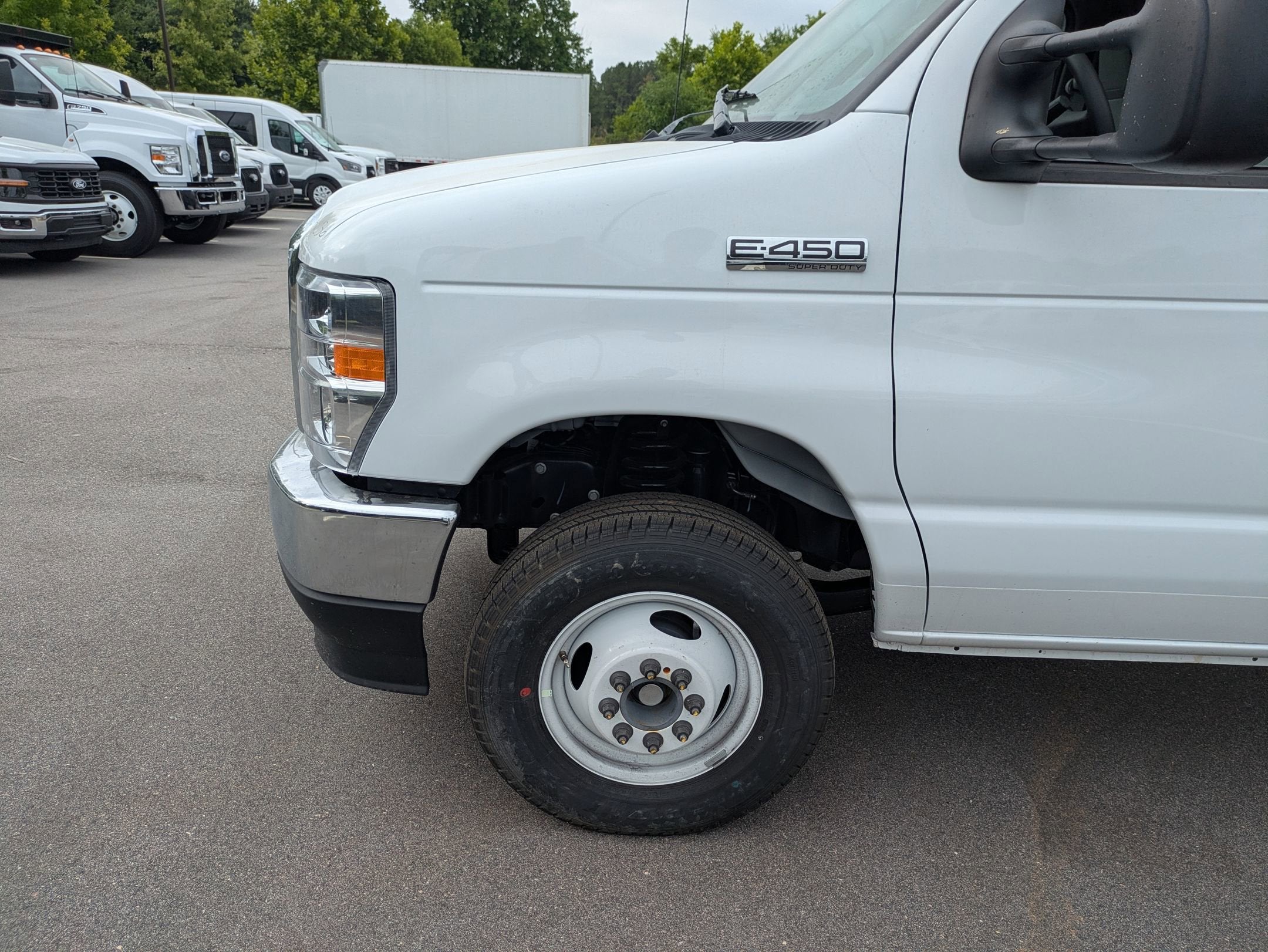 2027 Ford E-Series Cutaway Base