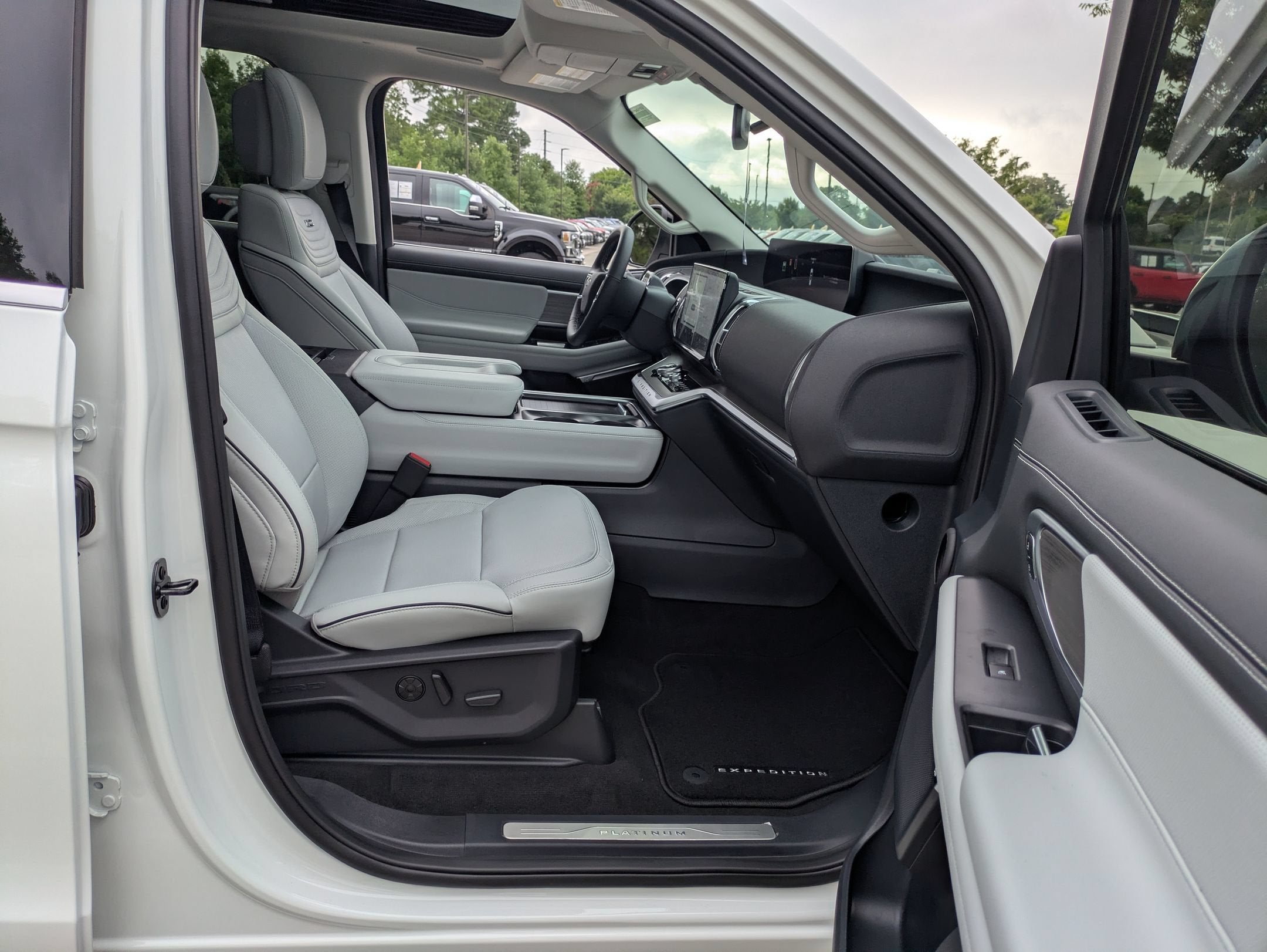 2027 Ford Expedition Max Platinum