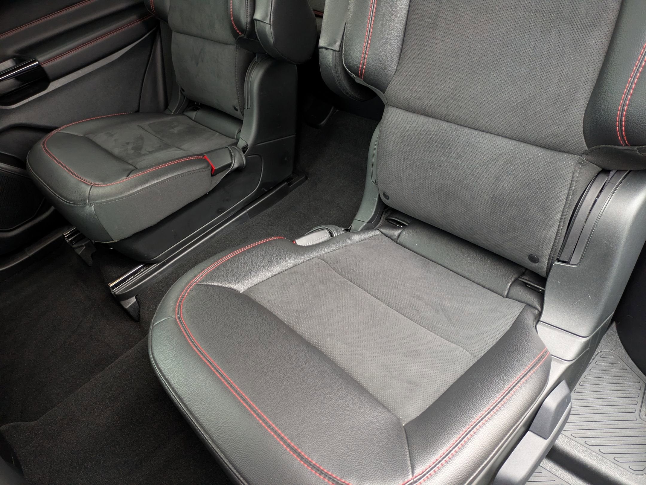 2024 Ford Explorer ST-Line