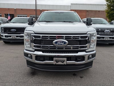 2027 Ford Super Duty F-350 SRW XLT